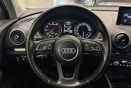 Valkoinen Audi A3 2018 kuva 14.