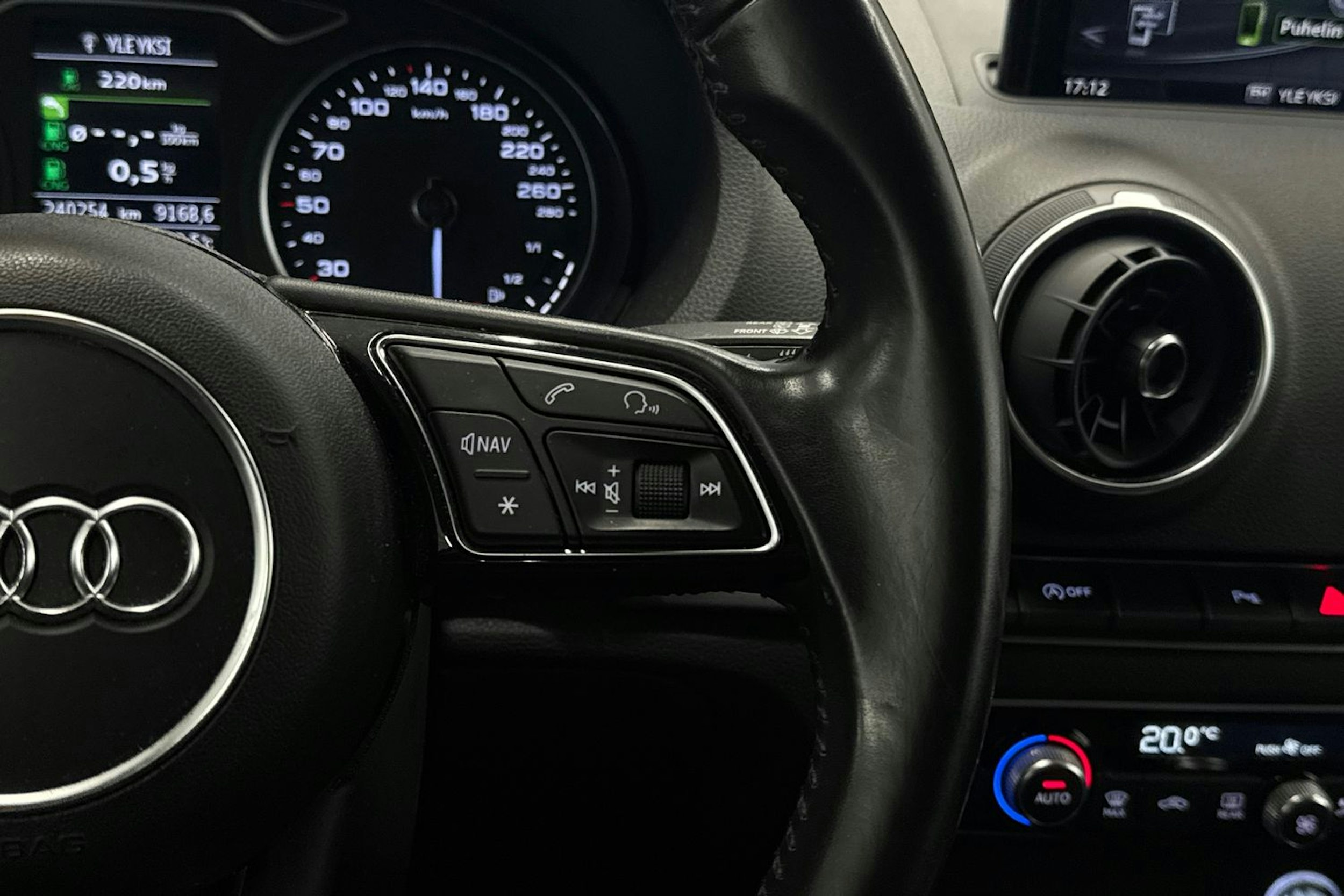 Valkoinen Audi A3 2018 kuva 16.