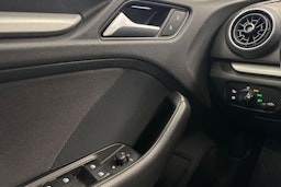 Valkoinen Audi A3 2018 kuva 19.