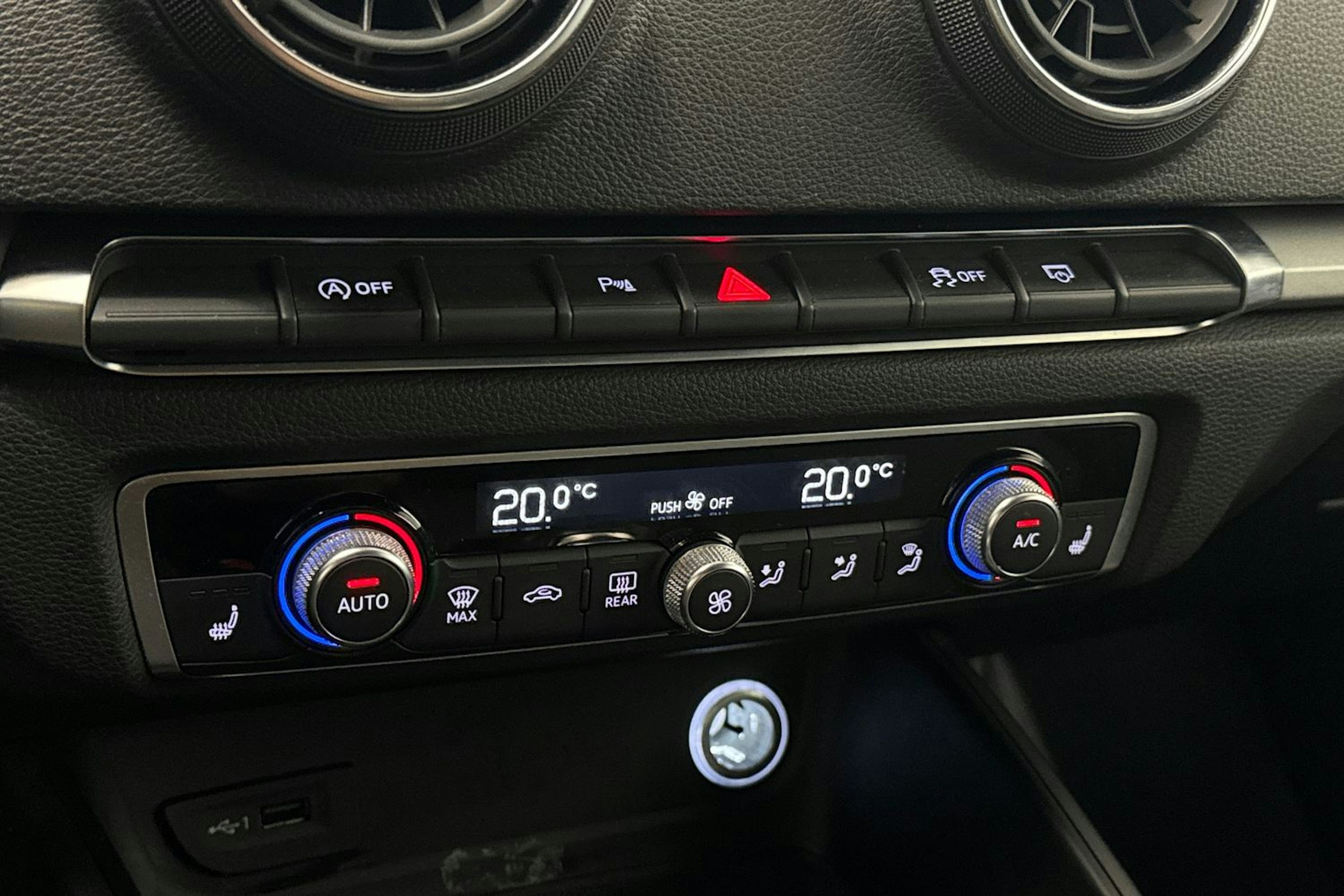 Valkoinen Audi A3 2018 kuva 22.
