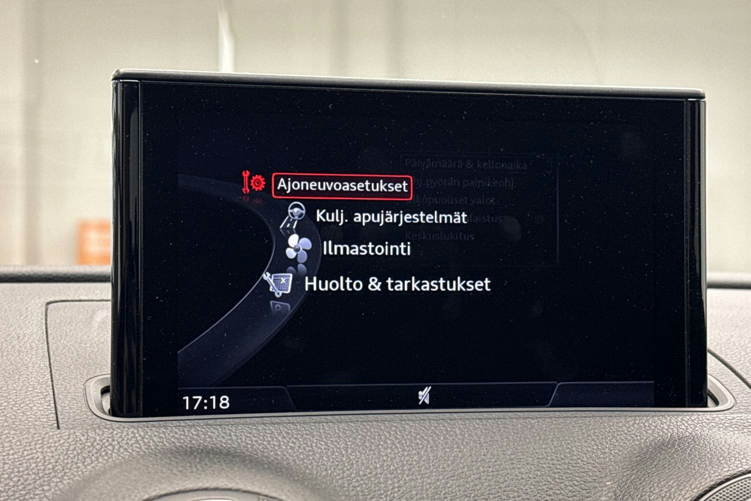 Valkoinen Audi A3 2018 kuva 28.