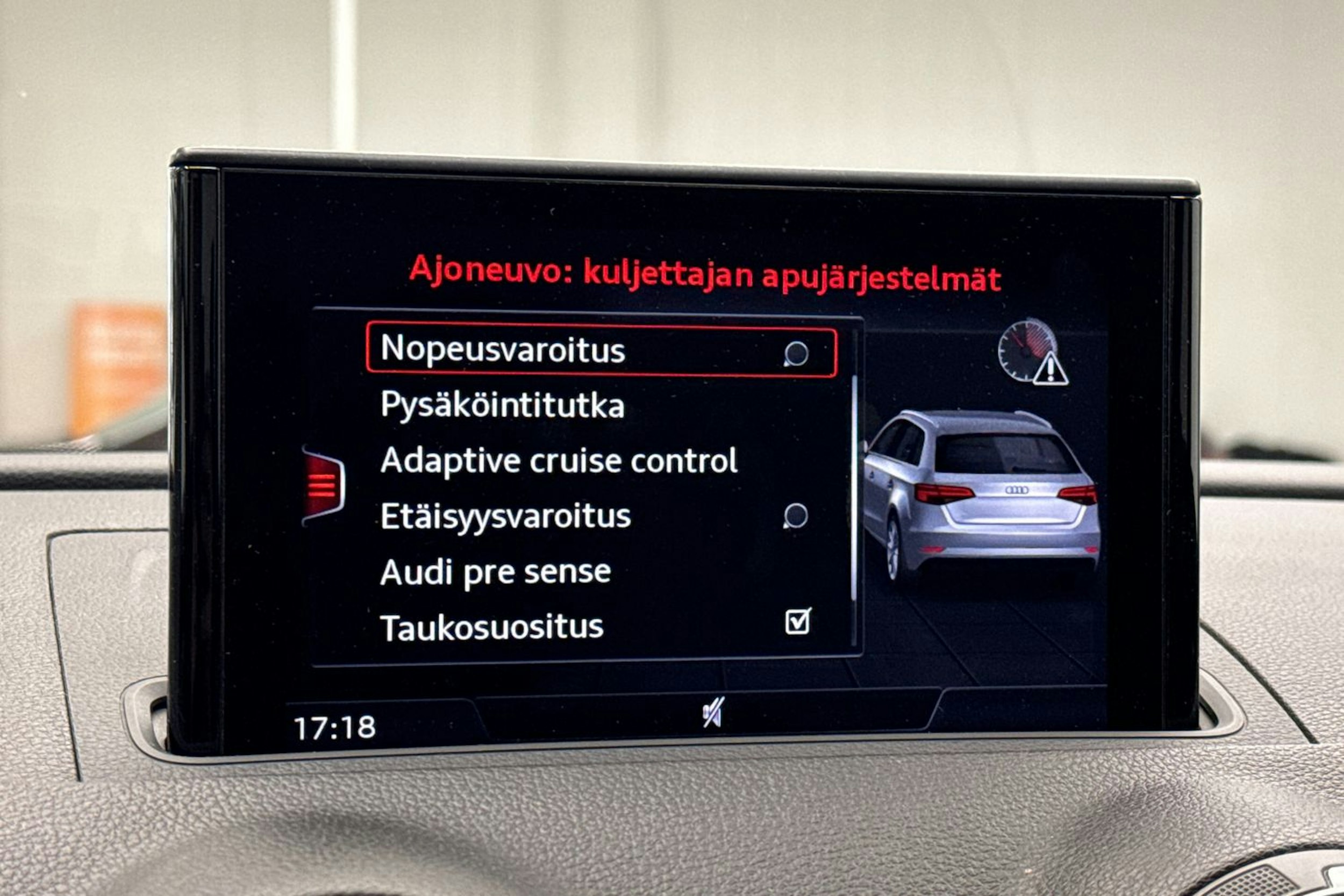 Valkoinen Audi A3 2018 kuva 29.