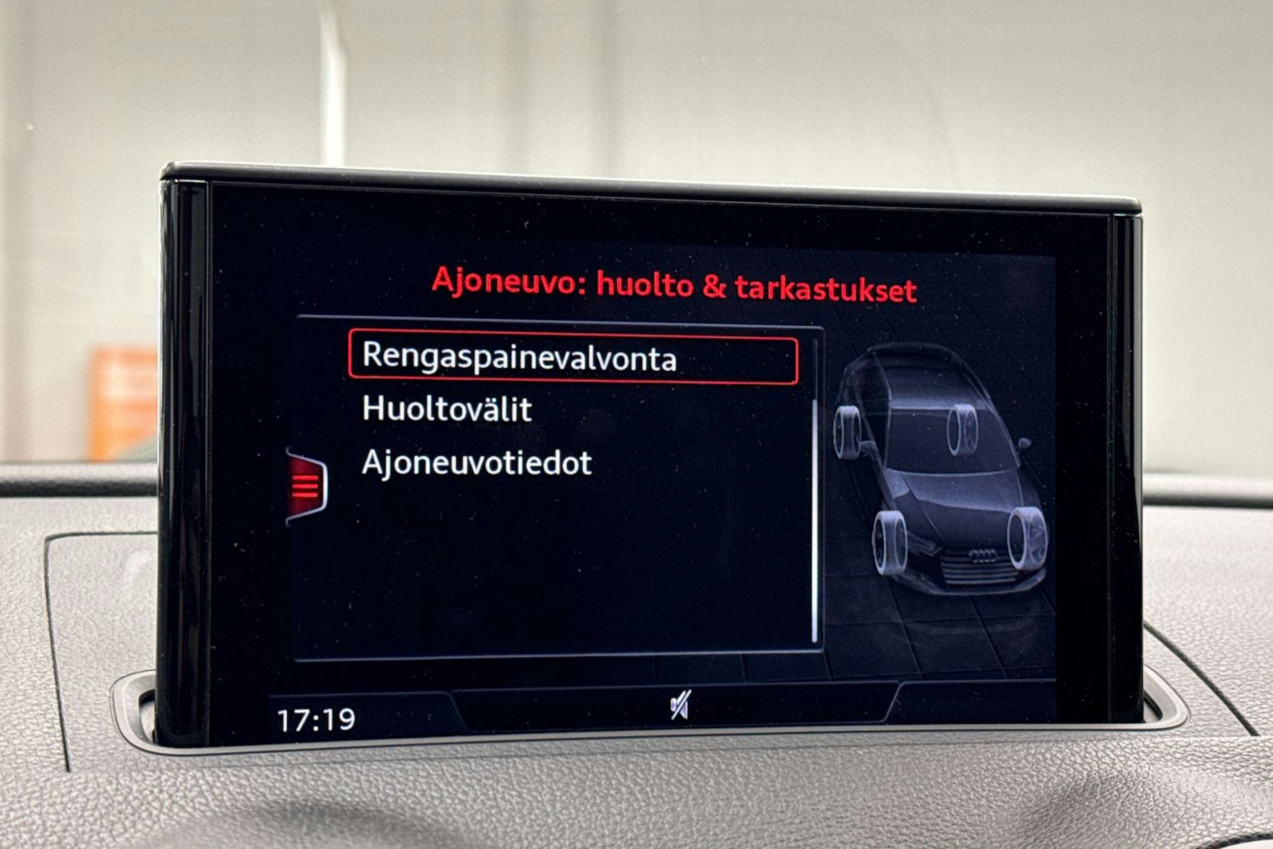 Valkoinen Audi A3 2018 kuva 31.