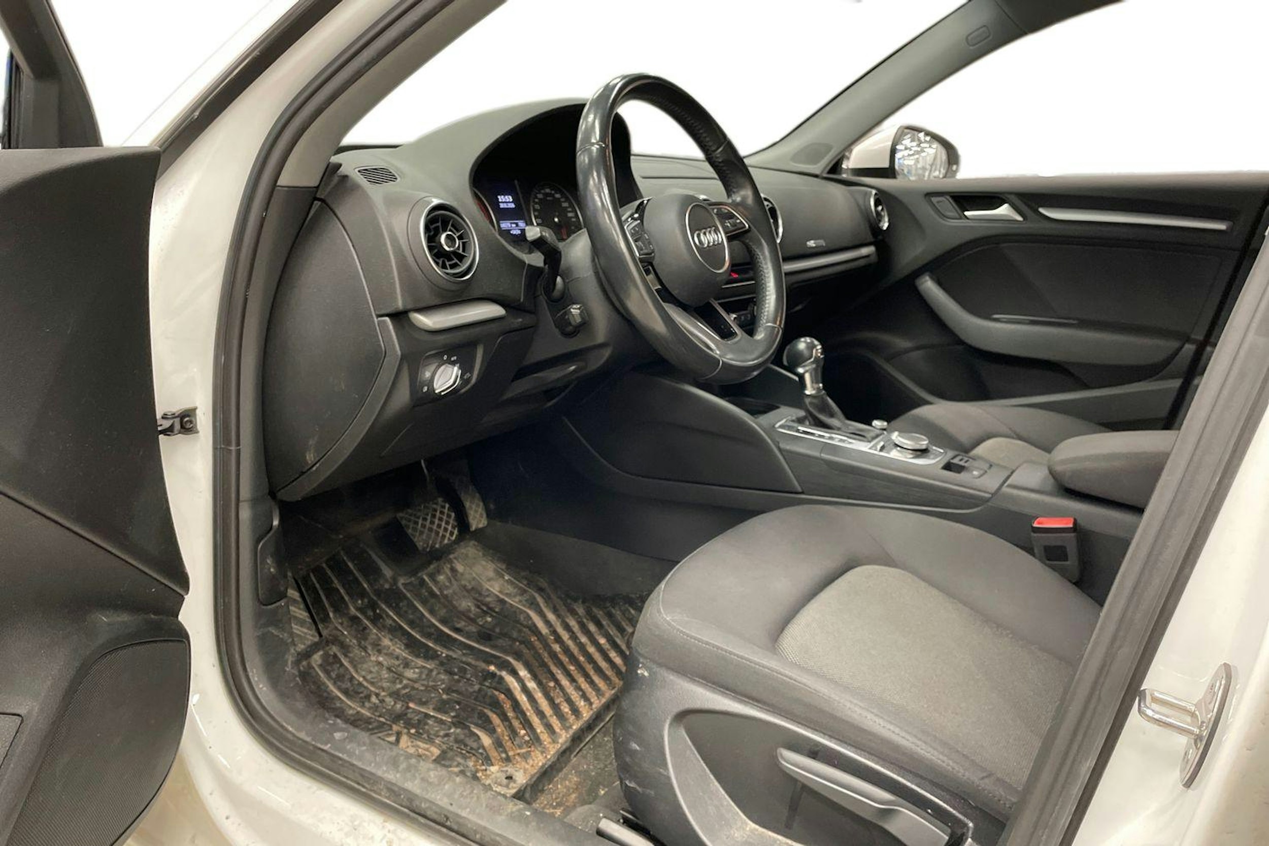 valkoinen Audi A3 2018 kuva 3.