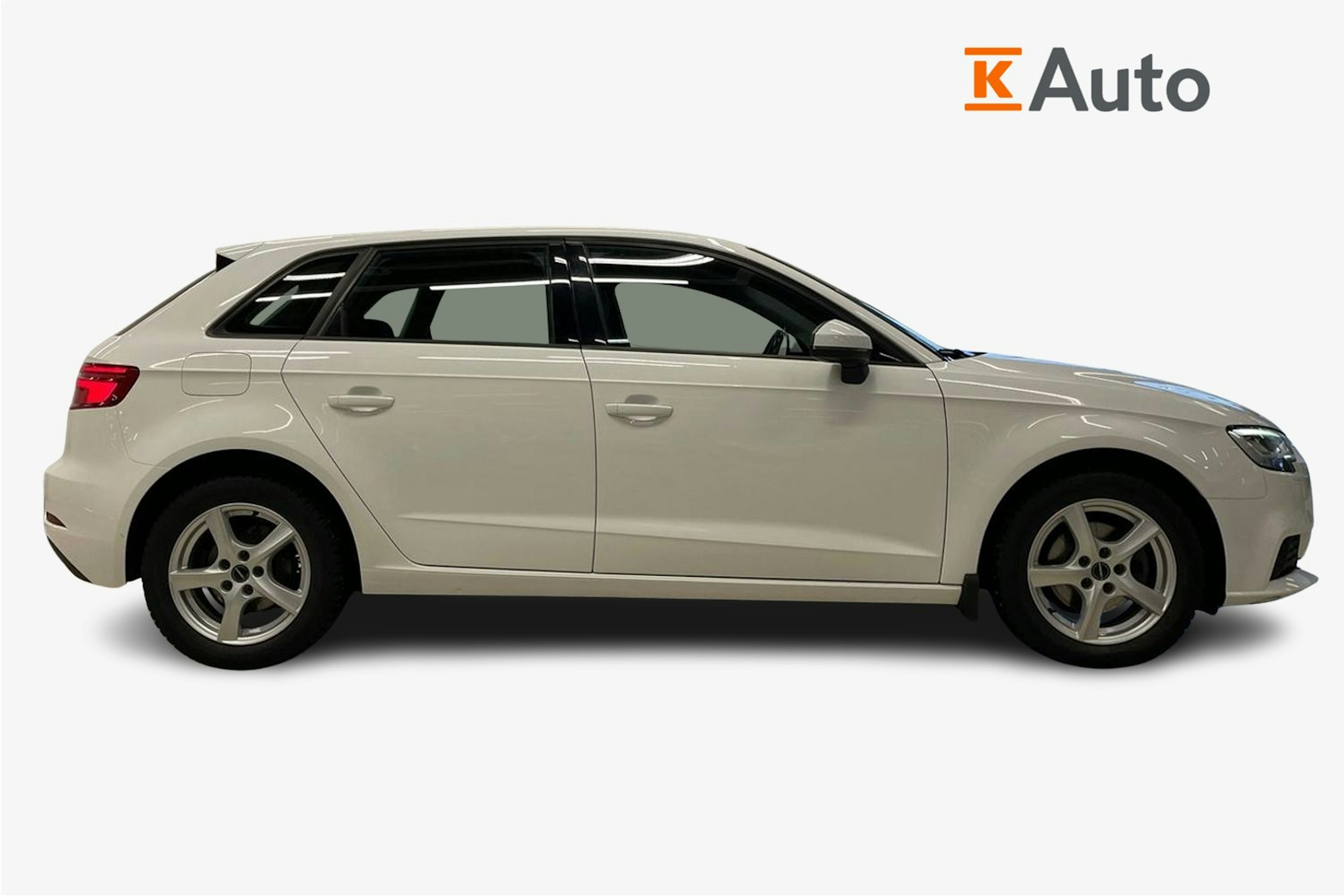 valkoinen Audi A3 2018 kuva 6.