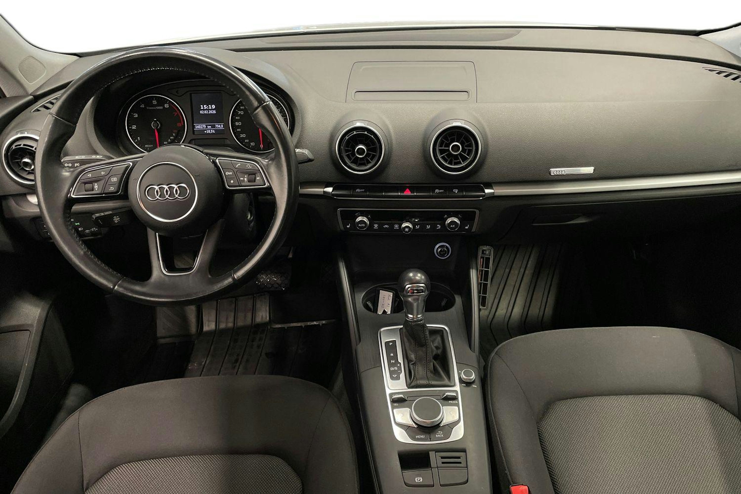 valkoinen Audi A3 2018 kuva 9.