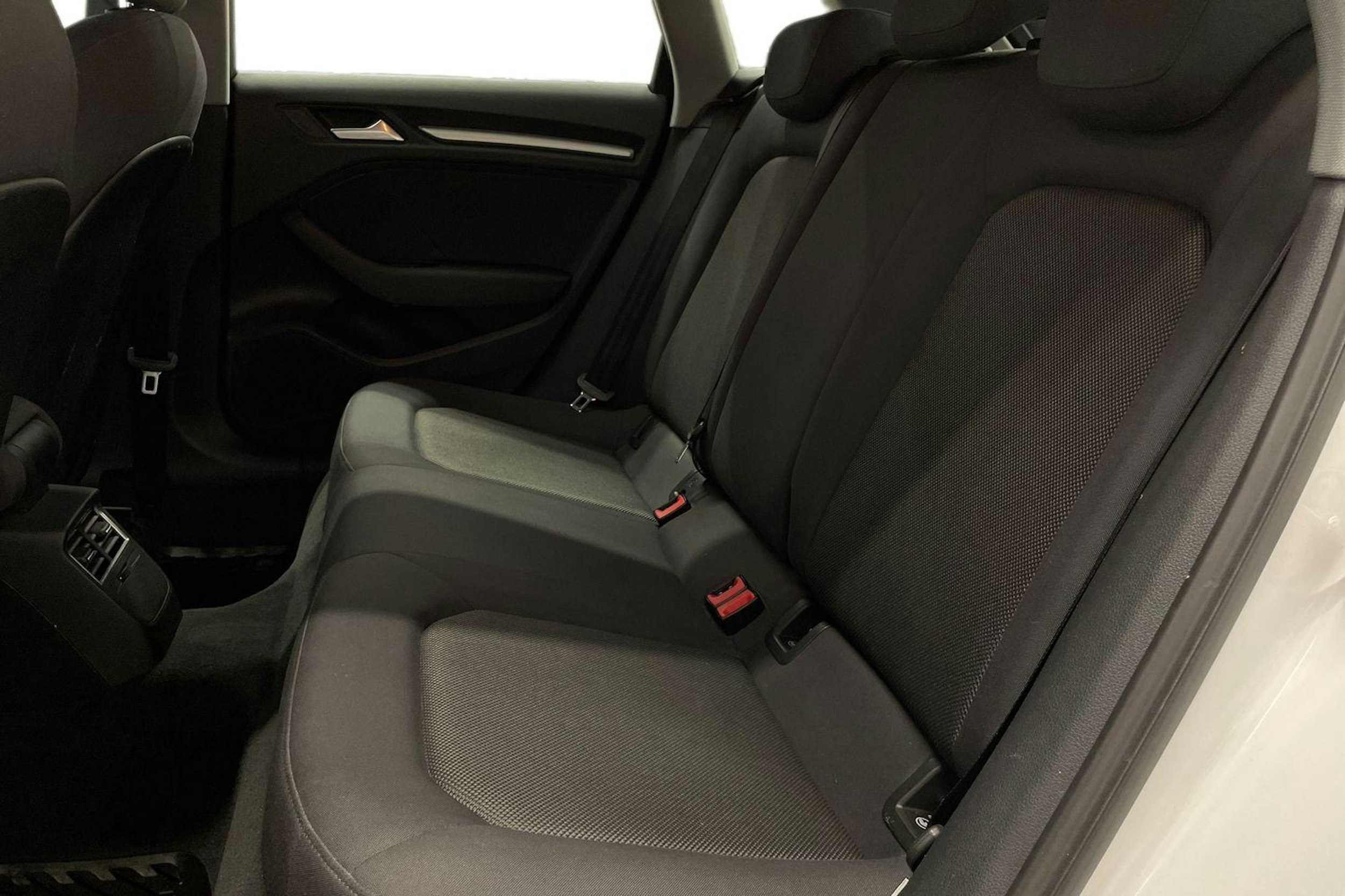 valkoinen Audi A3 2018 kuva 10.