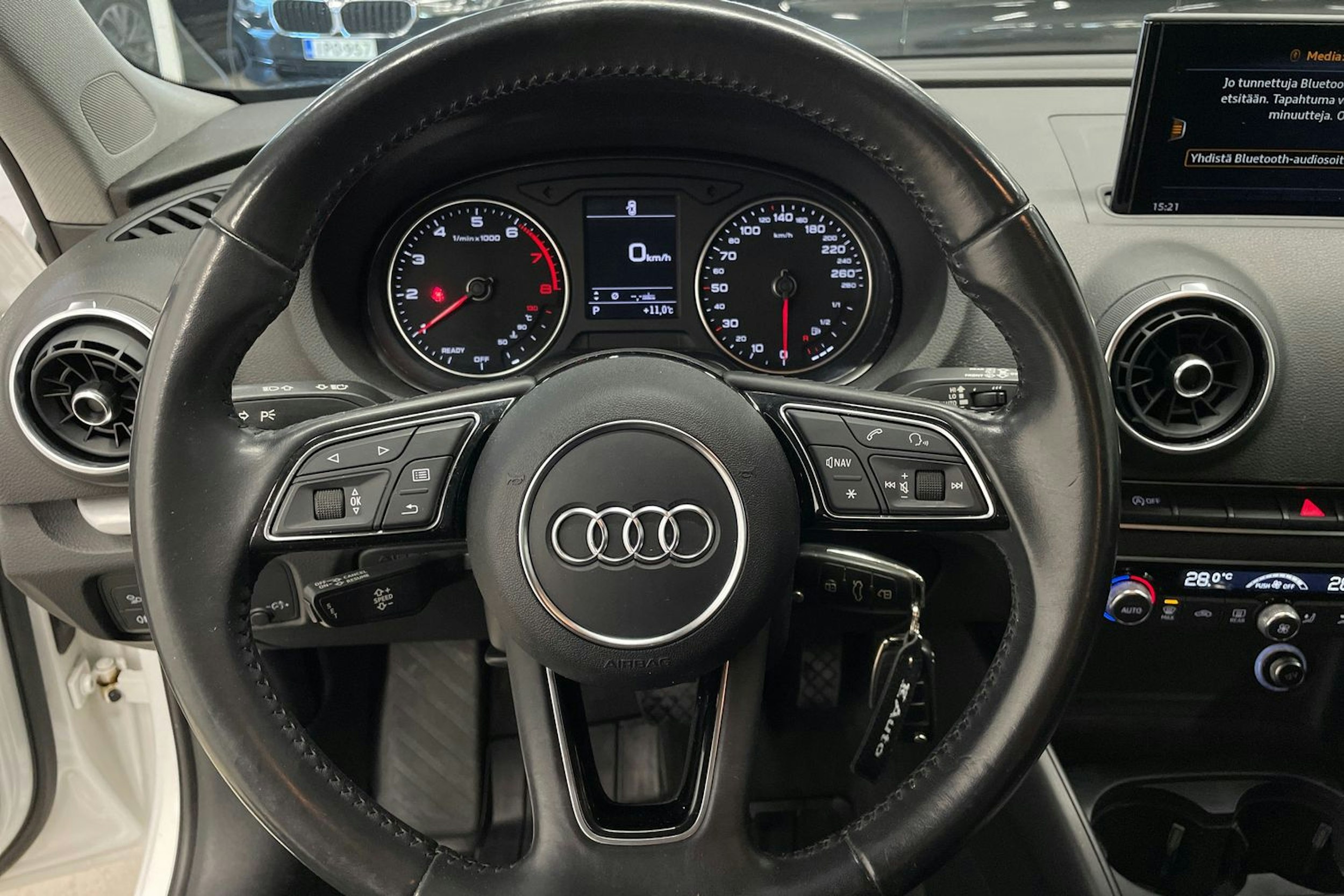 valkoinen Audi A3 2018 kuva 15.