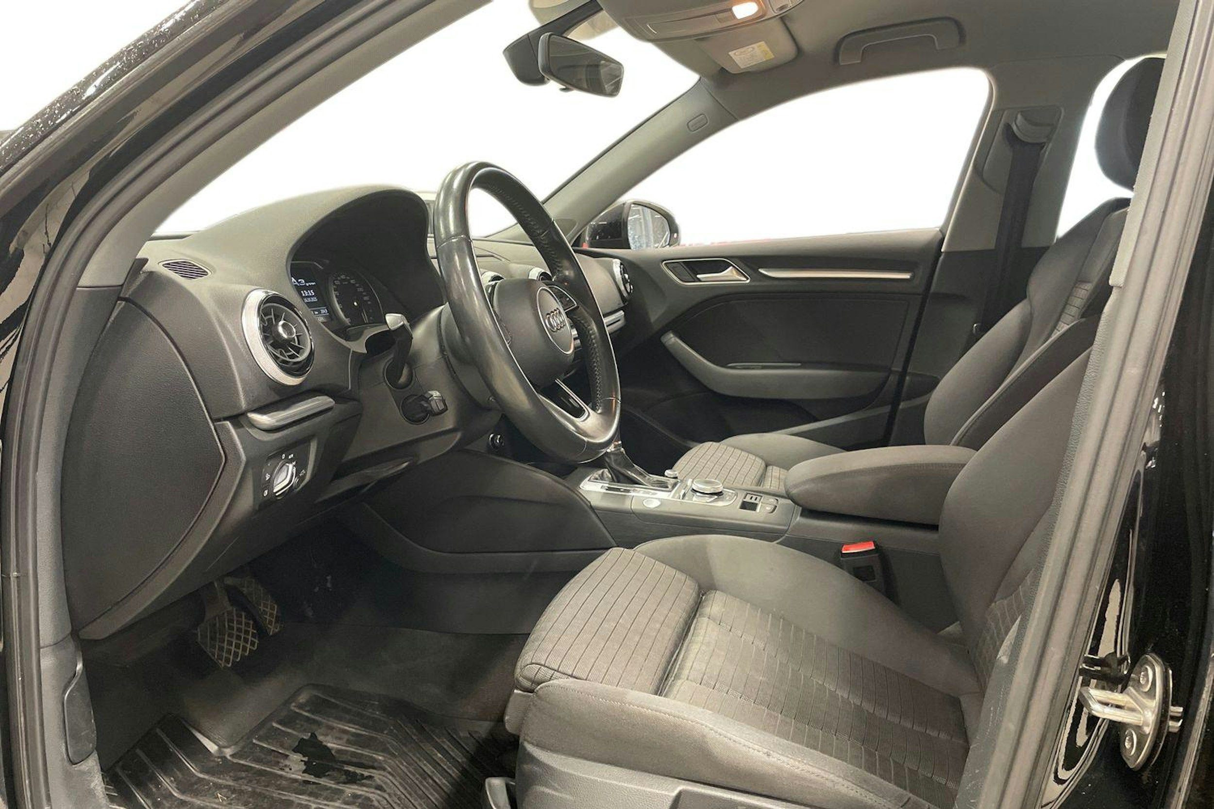 Musta Audi A3 2018 kuva 3.