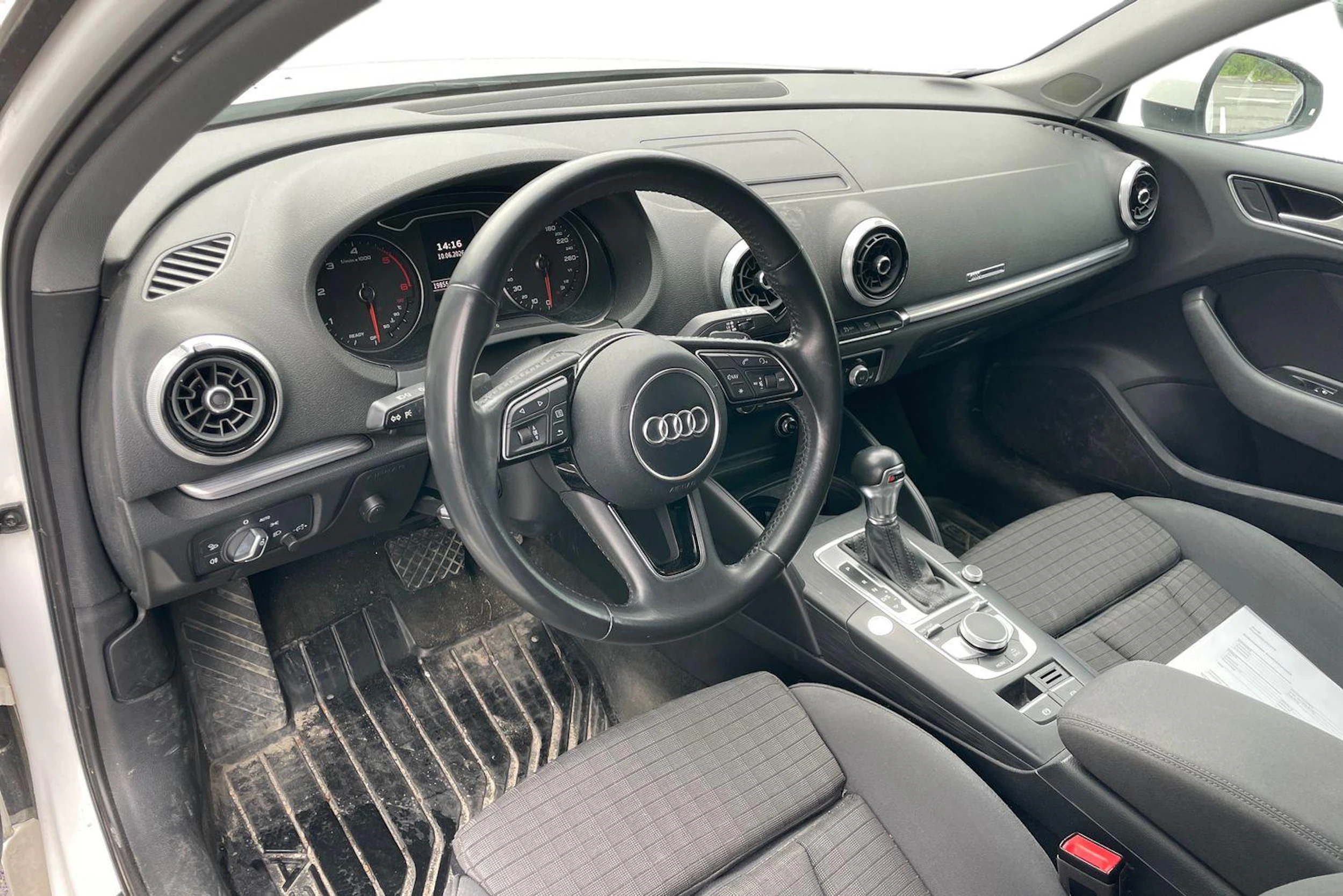 valkoinen Audi A3 2018 kuva 3.