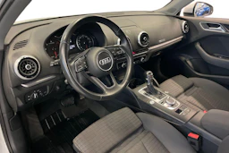 valkoinen Audi A3 2018 kuva 6.