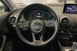 valkoinen Audi A3 2018 kuva 13.