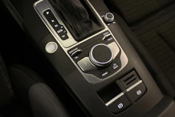 valkoinen Audi A3 2018 kuva 17.