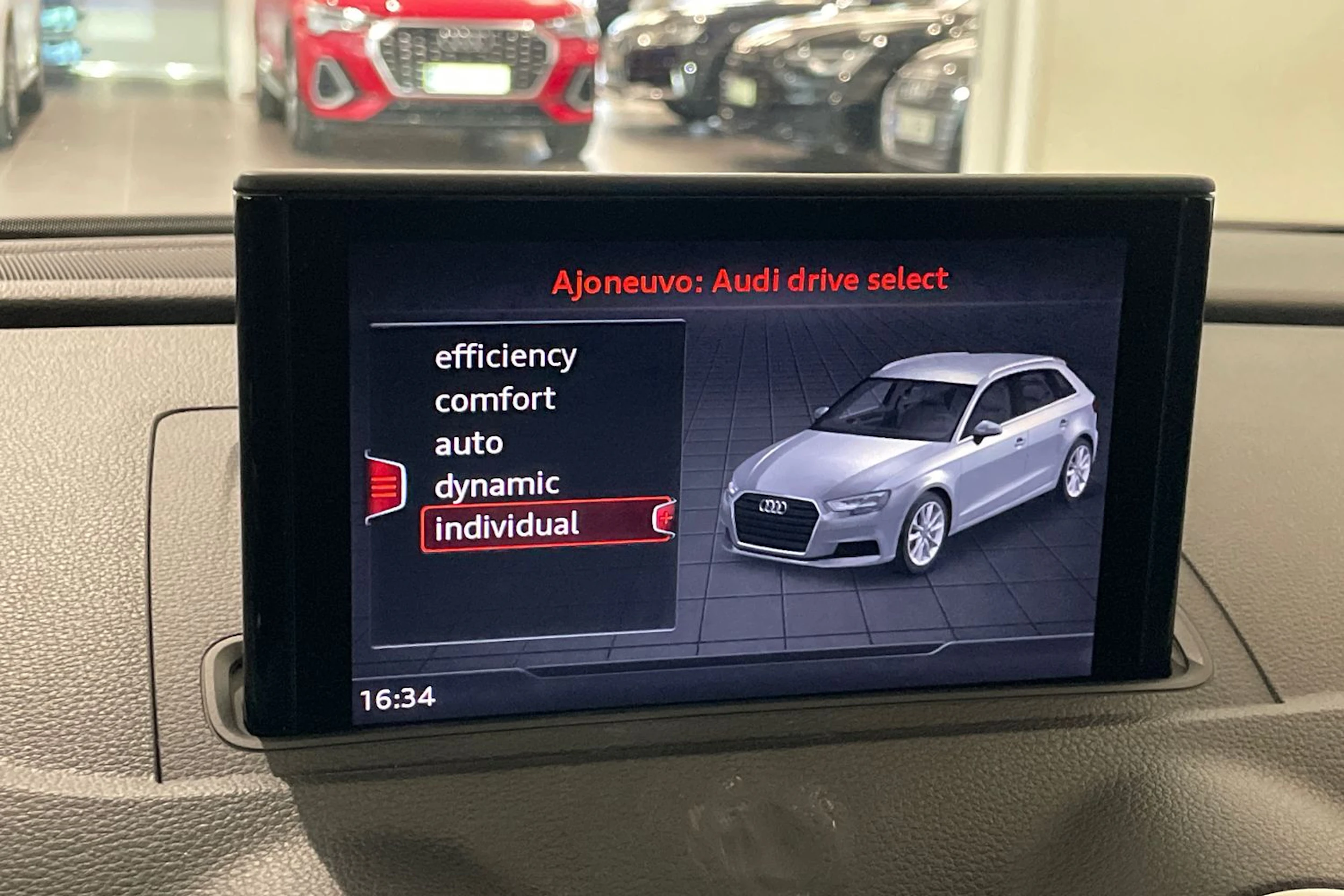 valkoinen Audi A3 2018 kuva 20.