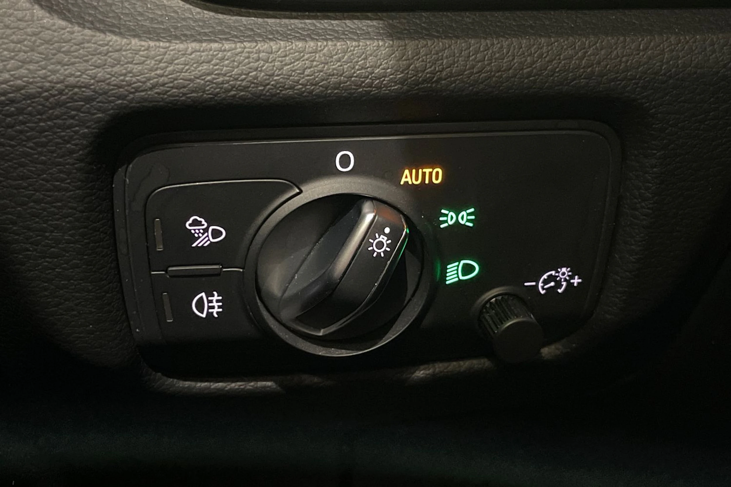 valkoinen Audi A3 2018 kuva 25.