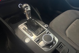 valkoinen Audi A3 2018 kuva 19.