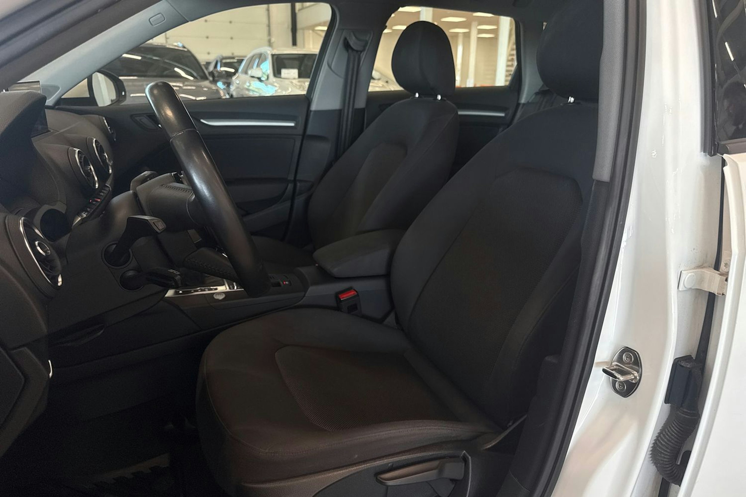 valkoinen Audi A3 2018 kuva 23.