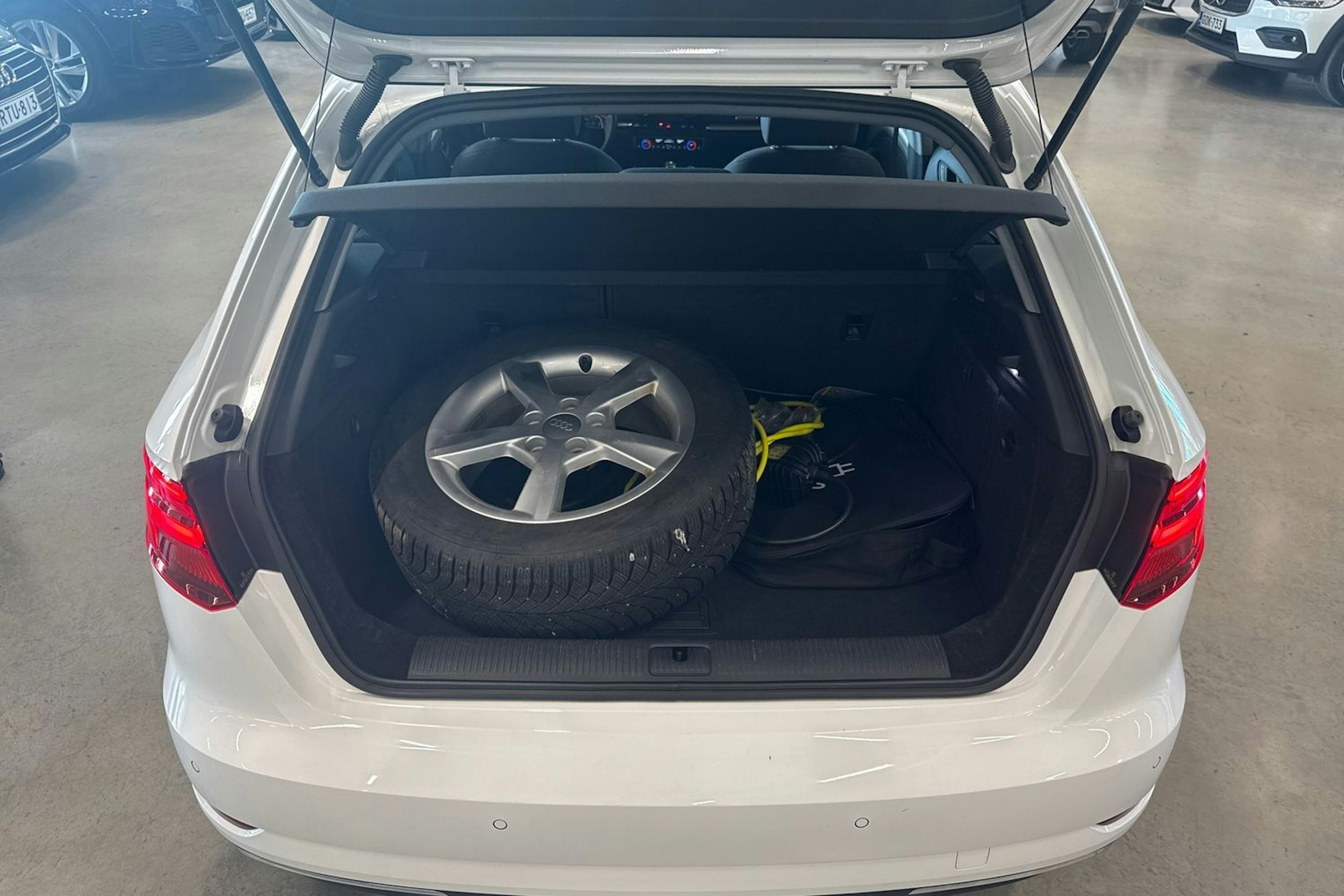 valkoinen Audi A3 2018 kuva 24.
