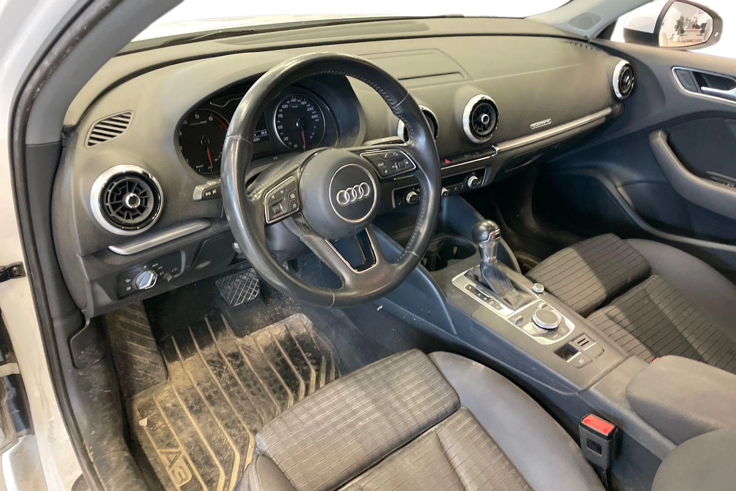 valkoinen Audi A3 2018 kuva 3.