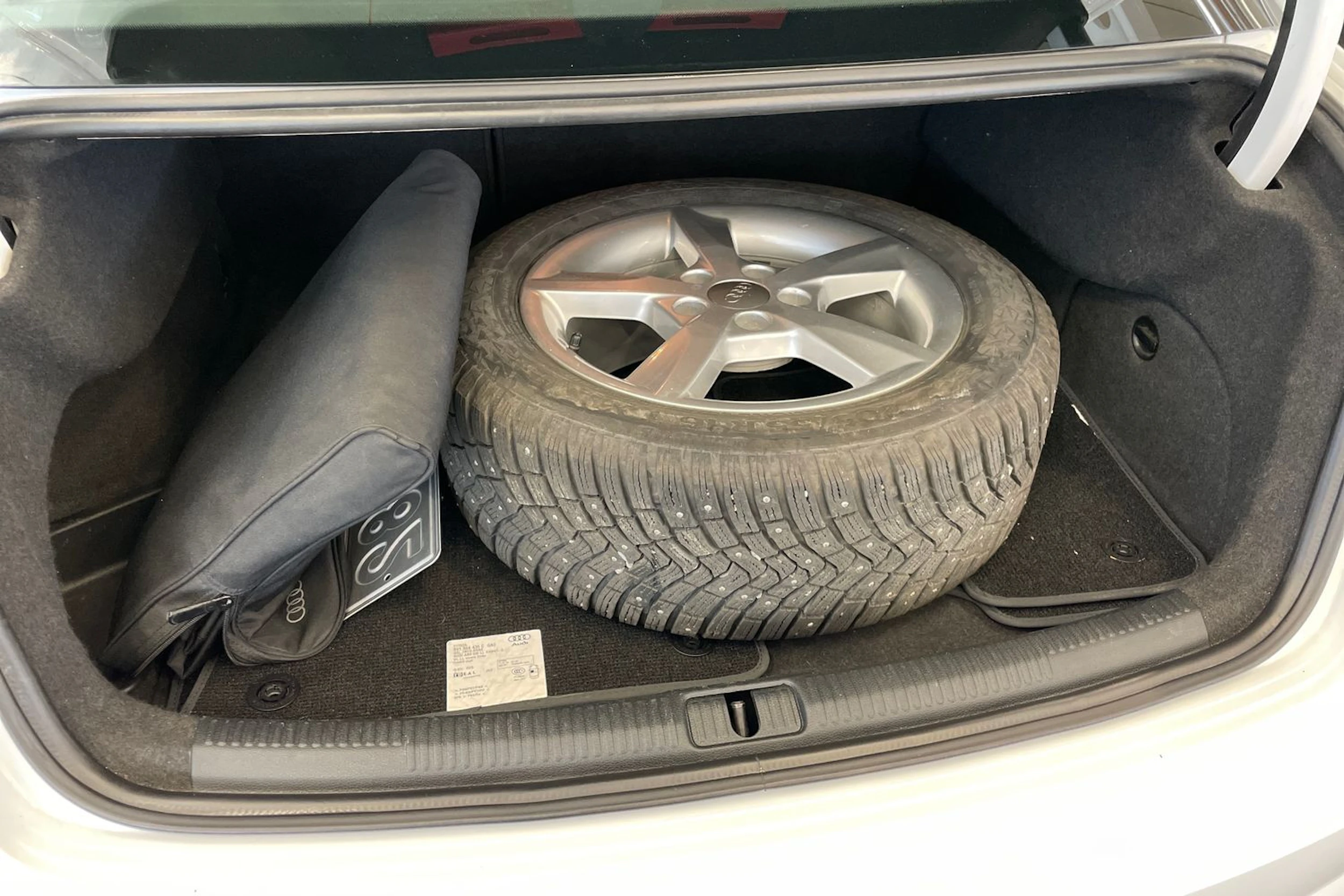valkoinen Audi A3 2018 kuva 15.