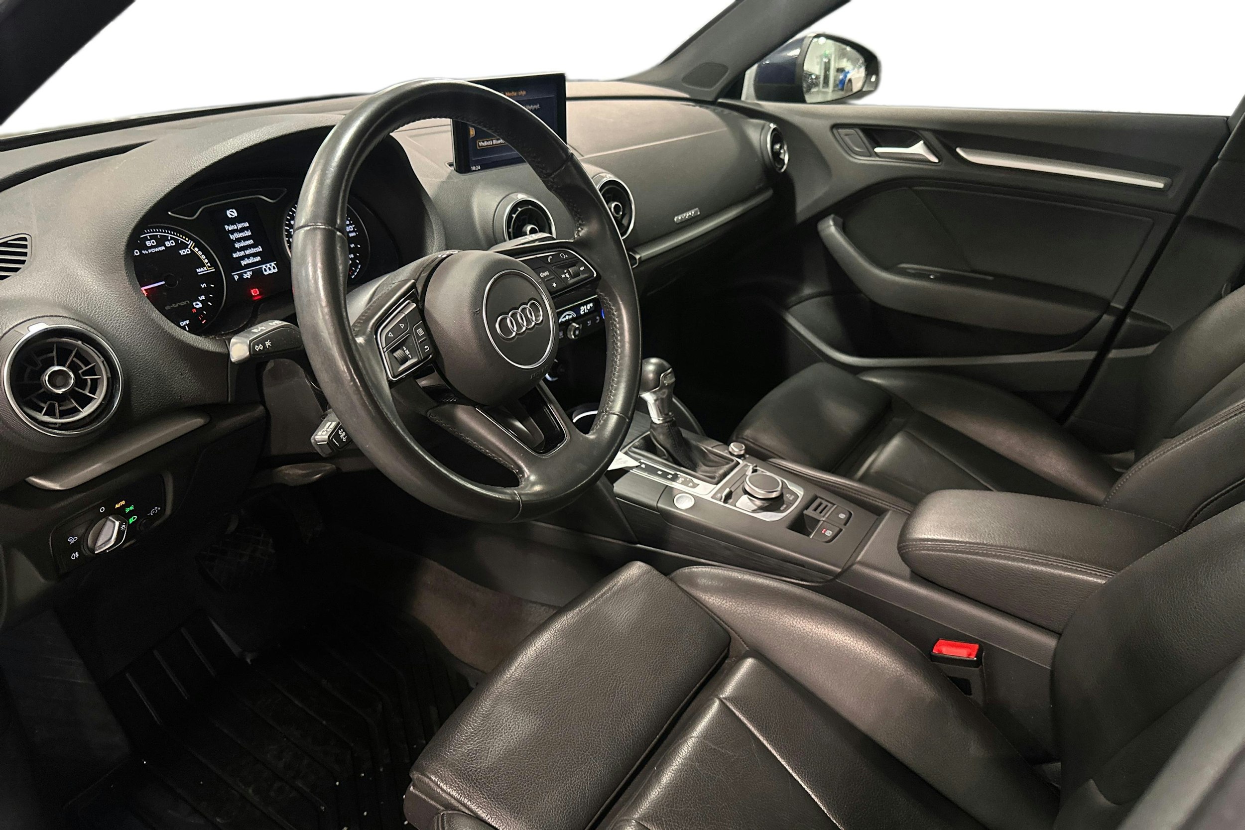 harmaa Audi A3 2018 kuva 7.