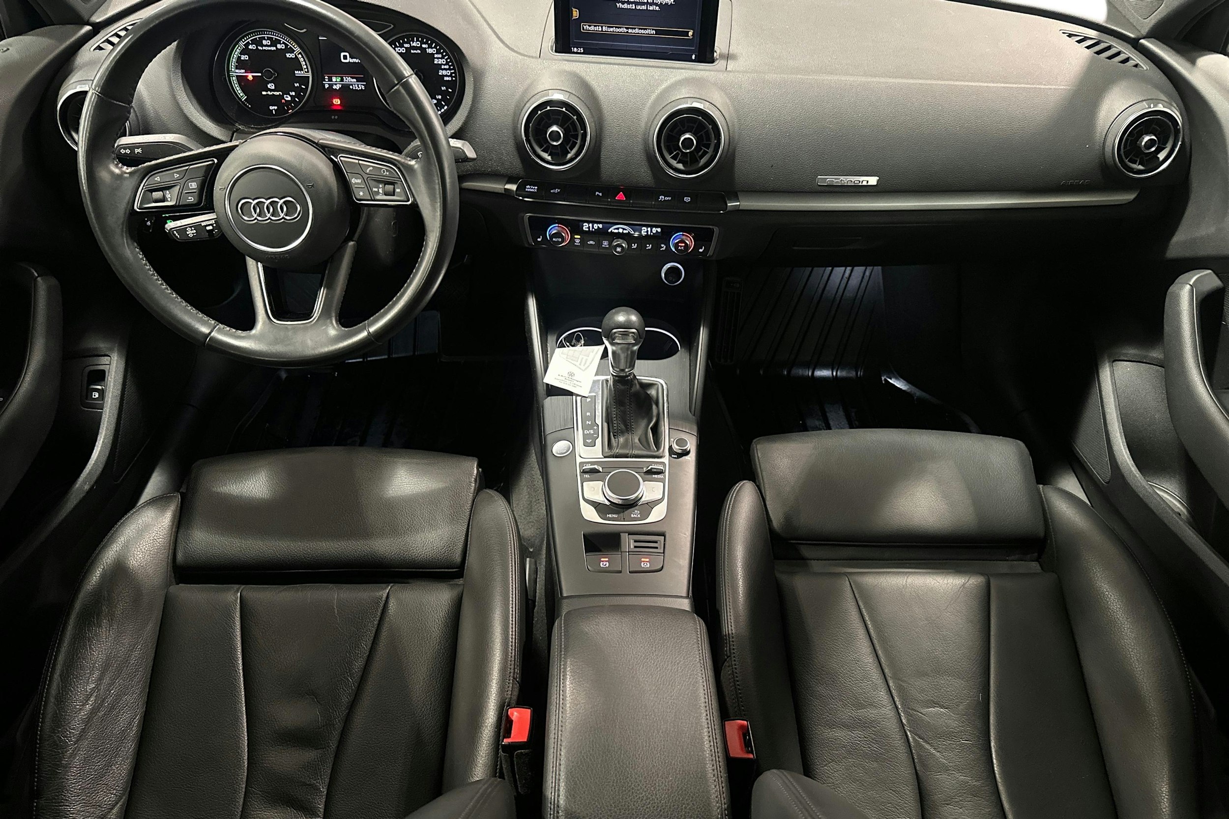 harmaa Audi A3 2018 kuva 9.