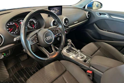 sininen Audi A3 2018 kuva 6.