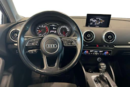 sininen Audi A3 2018 kuva 7.