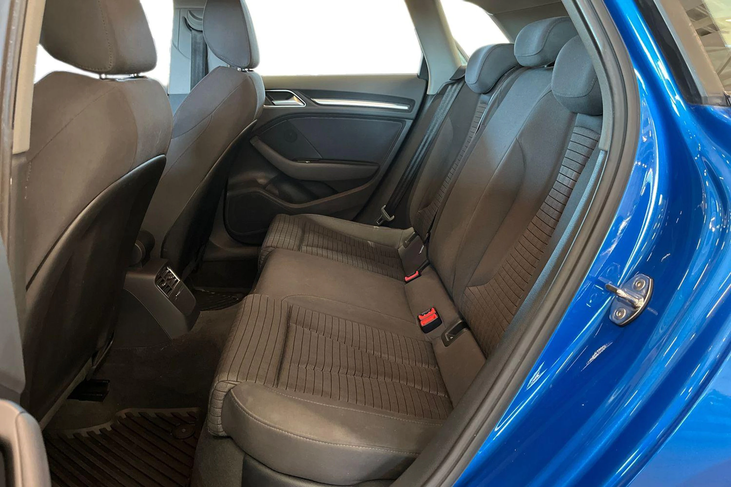 sininen Audi A3 2018 kuva 8.