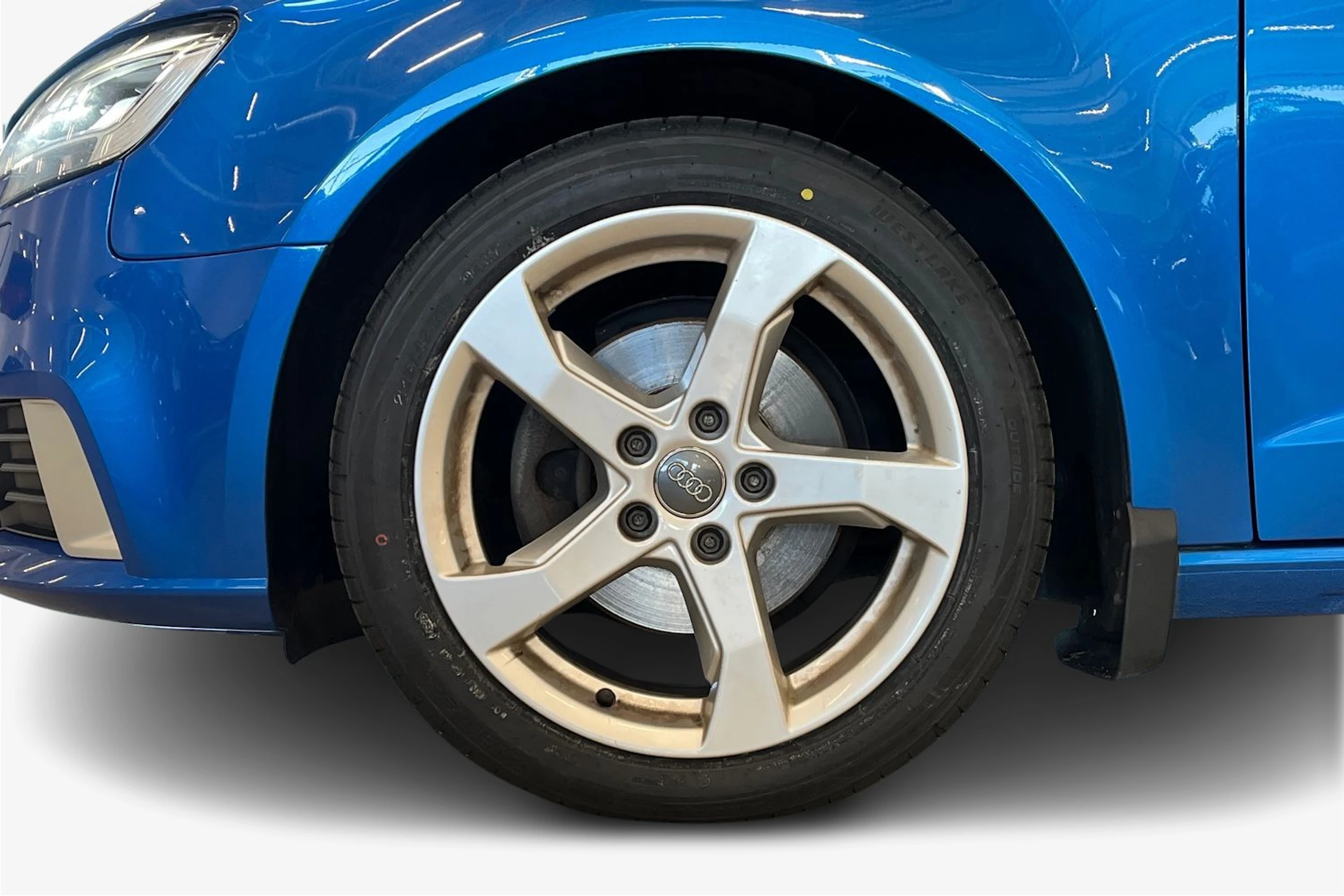 sininen Audi A3 2018 kuva 9.