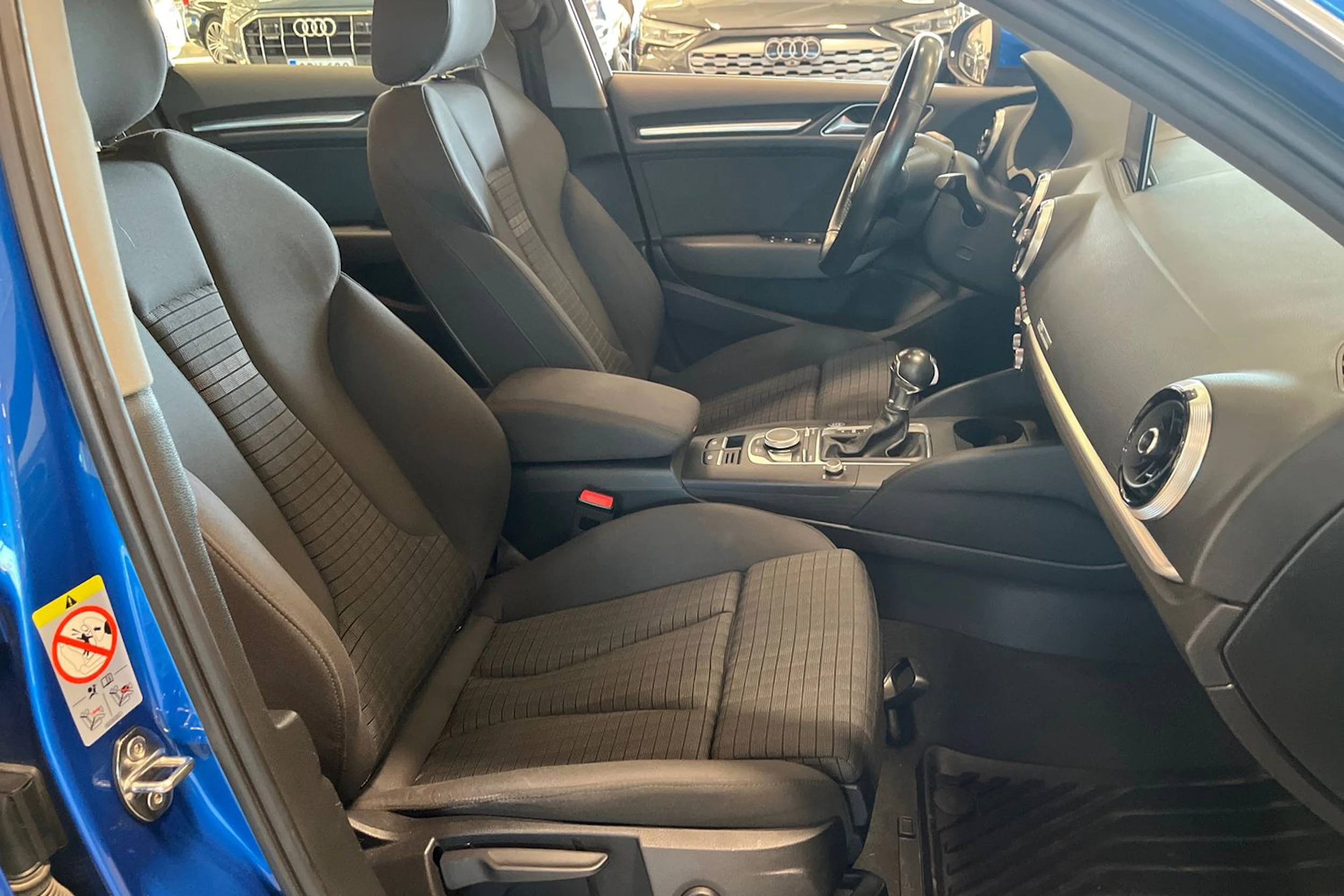 sininen Audi A3 2018 kuva 12.