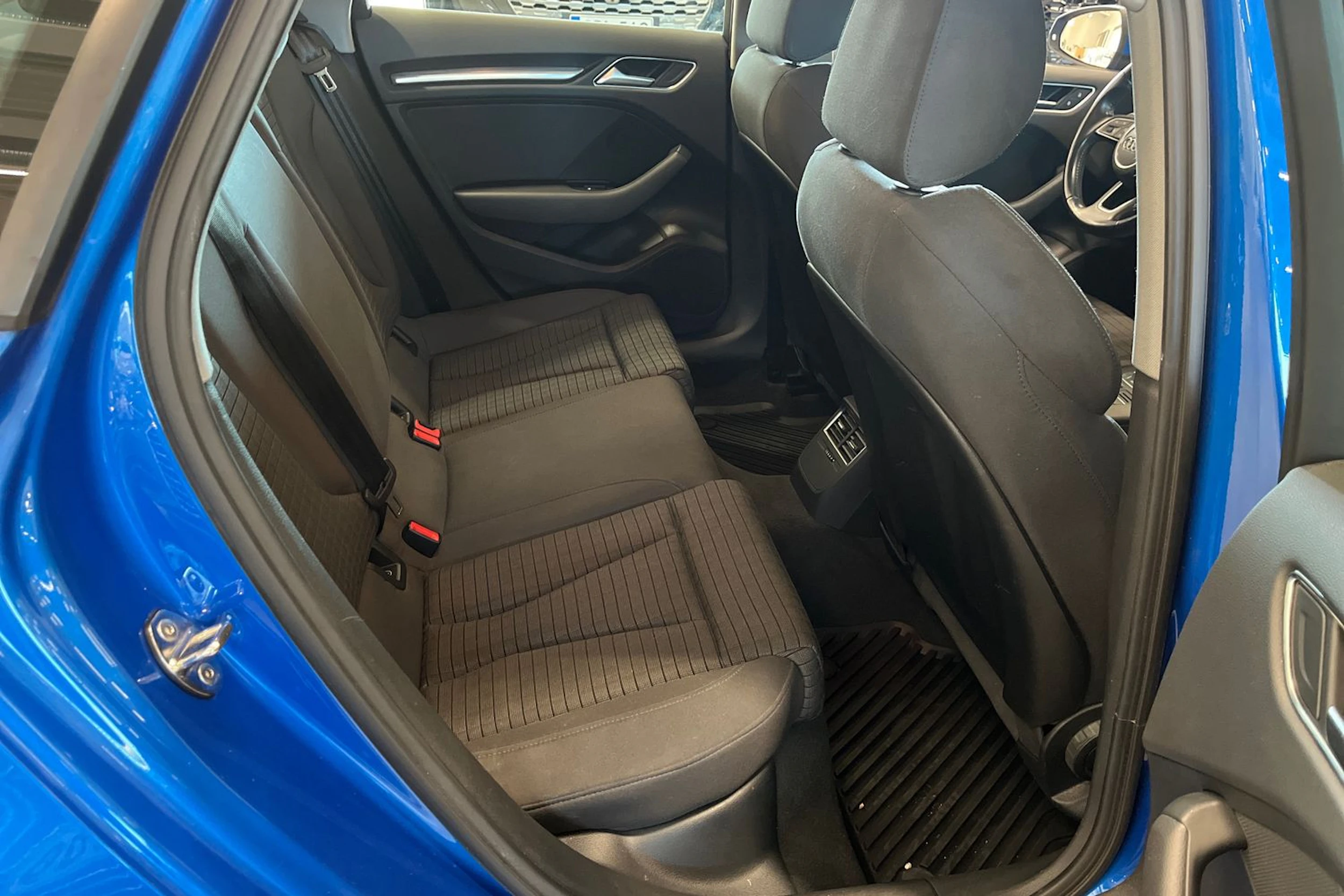 sininen Audi A3 2018 kuva 13.