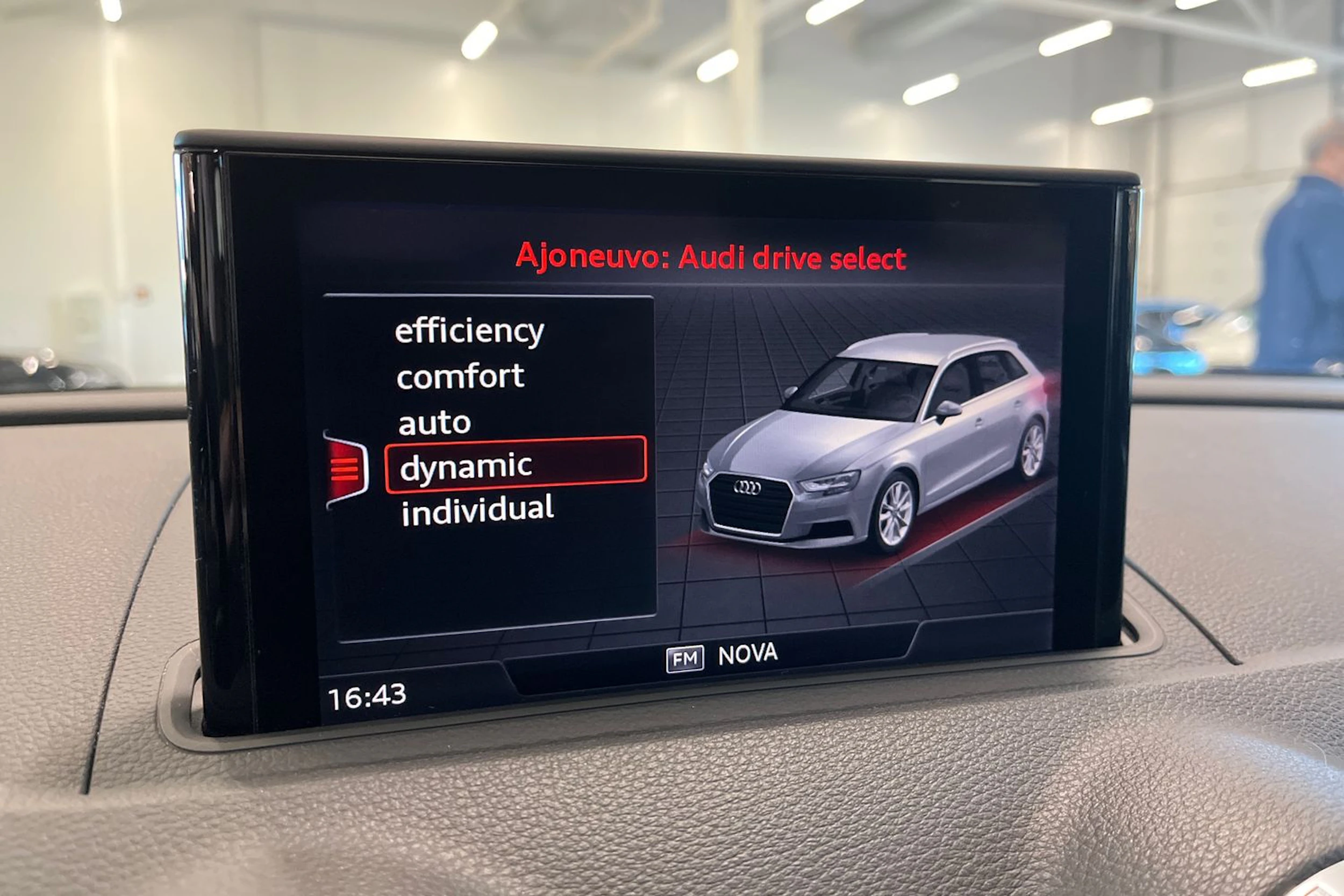sininen Audi A3 2018 kuva 16.
