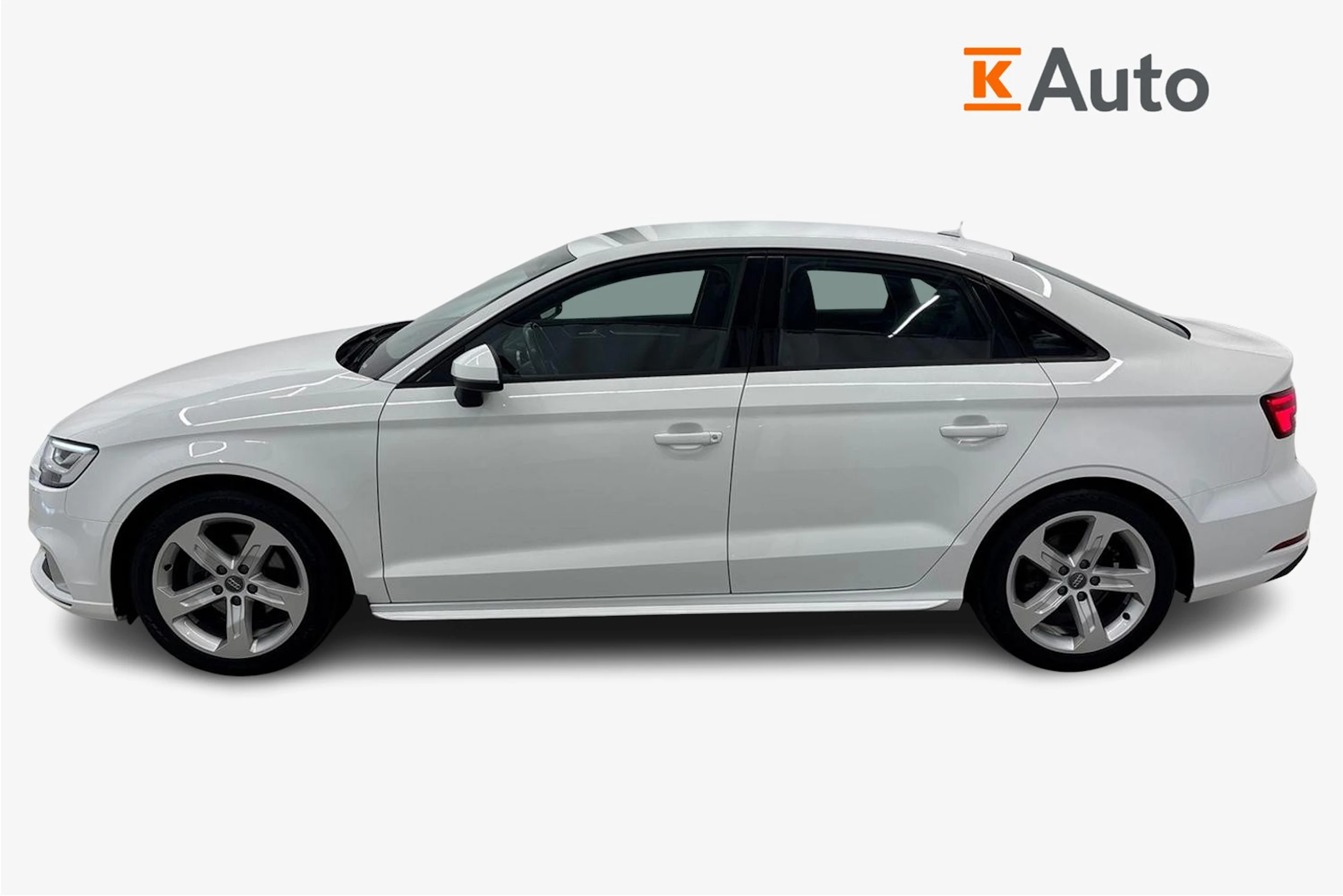 valkoinen Audi A3 2018 kuva 5.