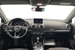 valkoinen Audi A3 2018 kuva 7.