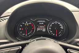 valkoinen Audi A3 2018 kuva 11.