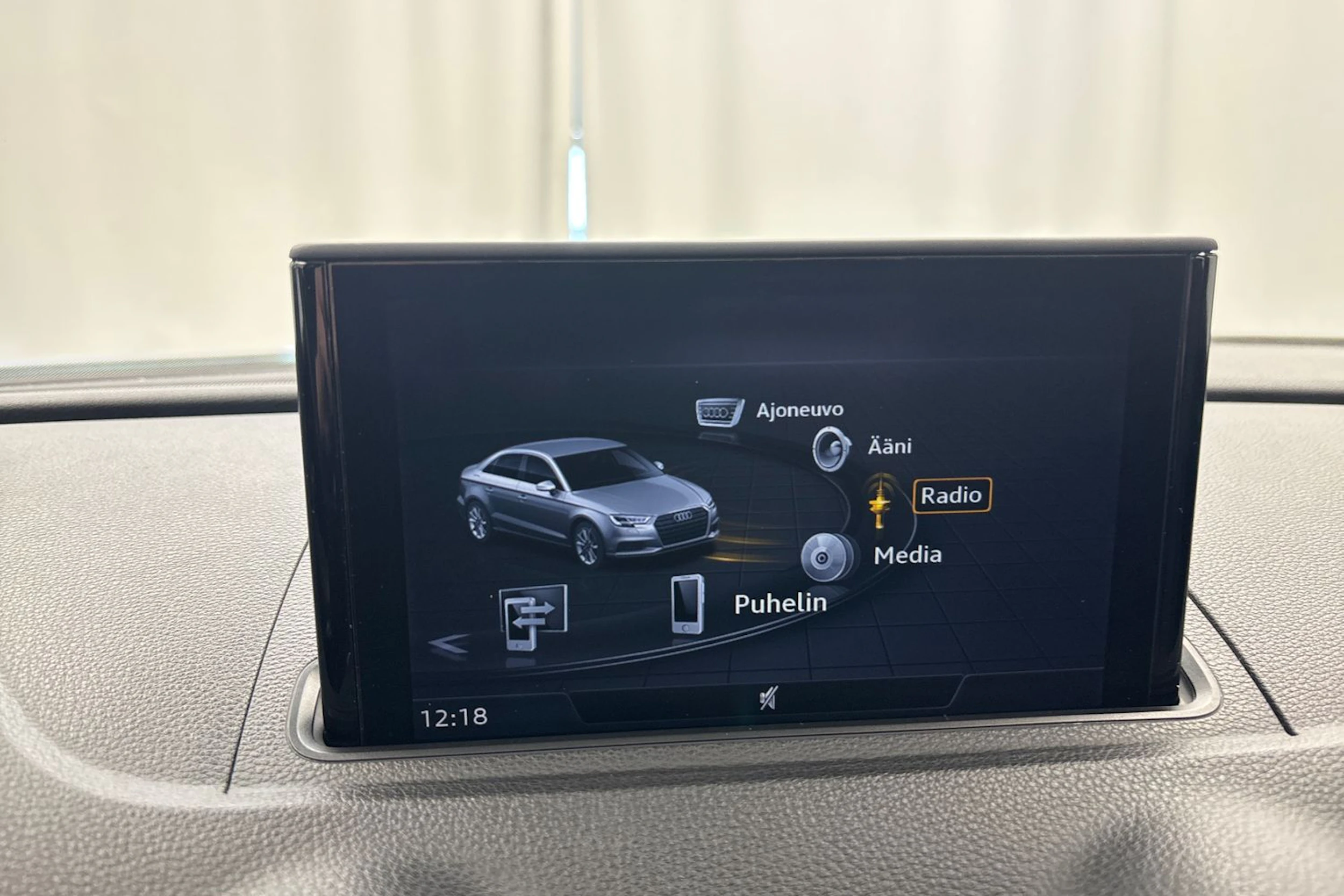 valkoinen Audi A3 2018 kuva 15.