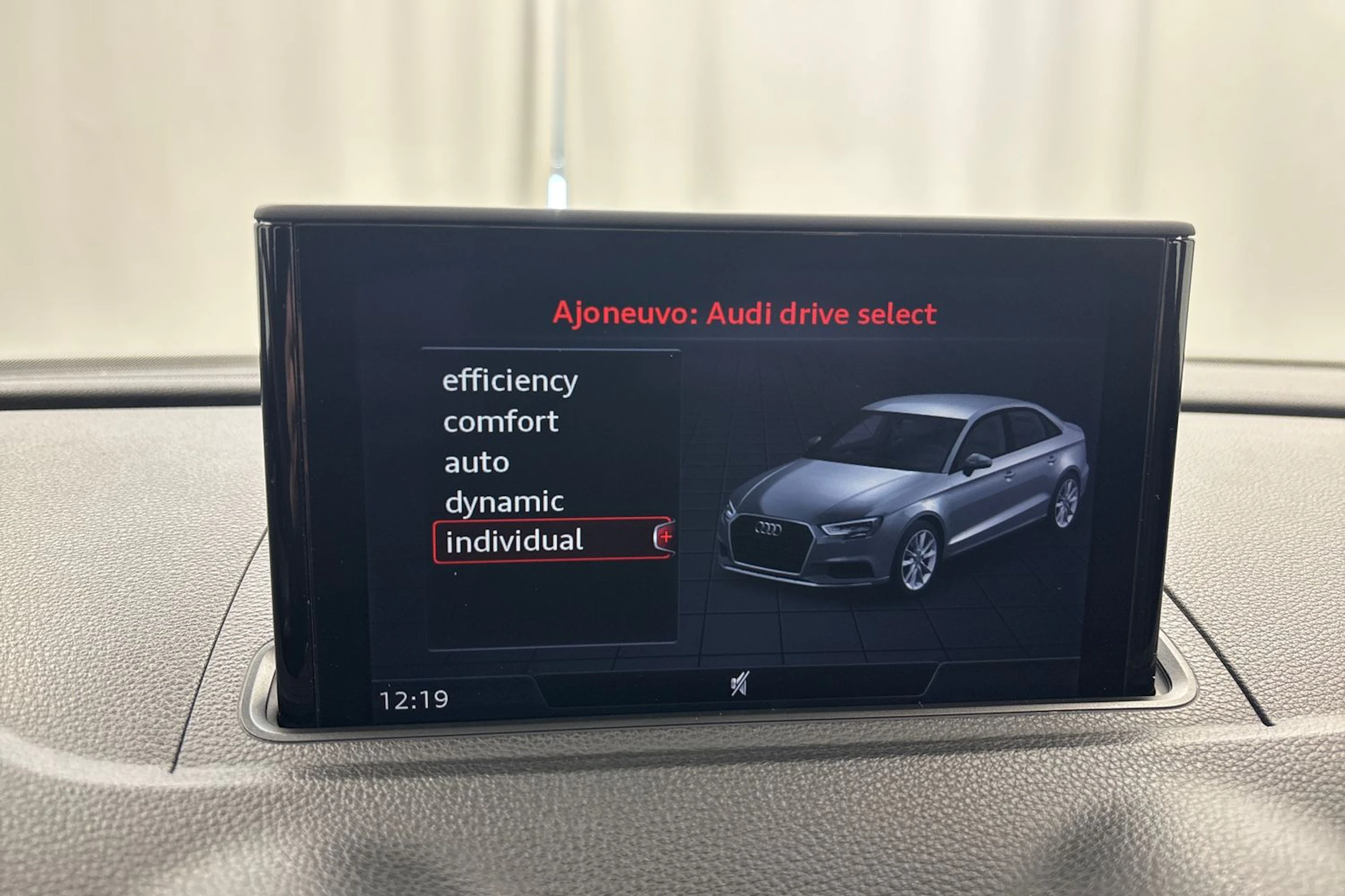 valkoinen Audi A3 2018 kuva 16.