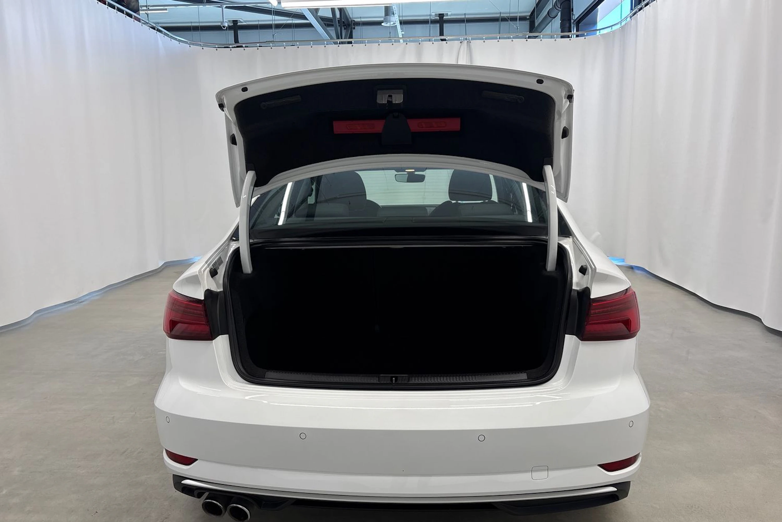 valkoinen Audi A3 2018 kuva 19.