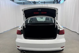 valkoinen Audi A3 2018 kuva 19.