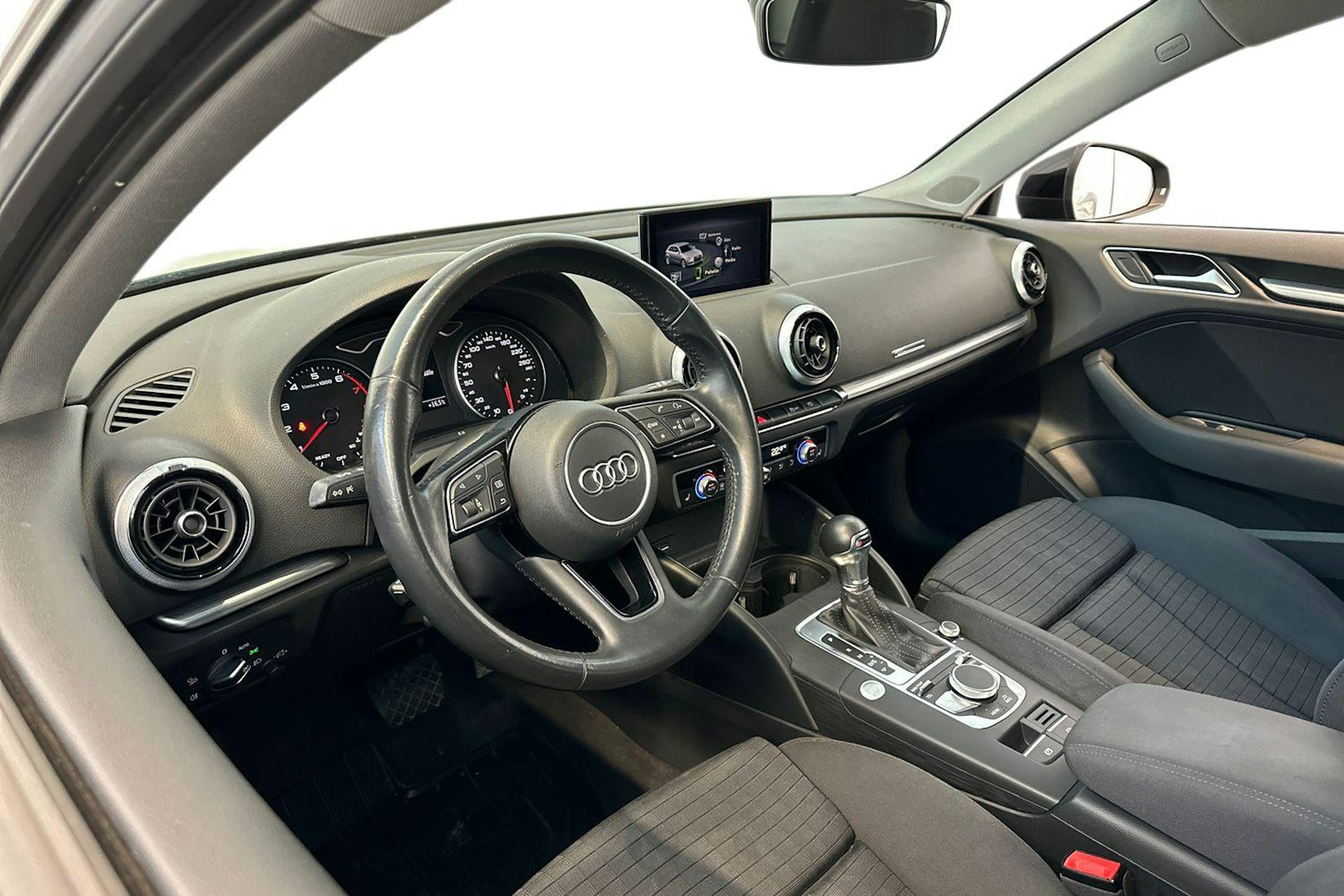 musta Audi A3 2018 kuva 7.