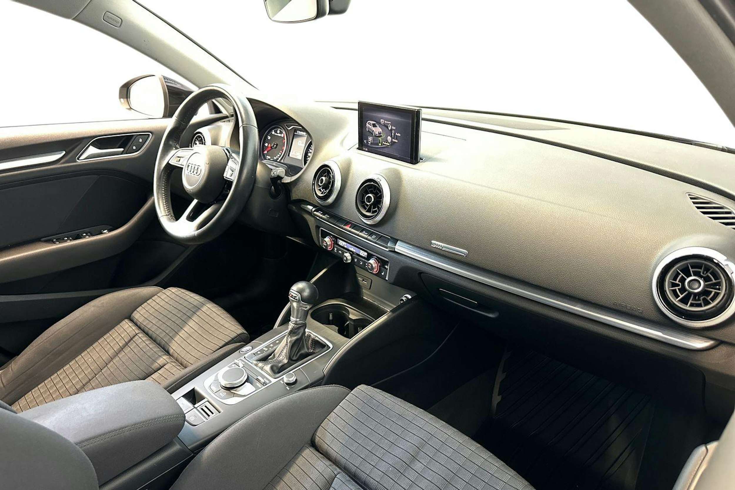 musta Audi A3 2018 kuva 9.