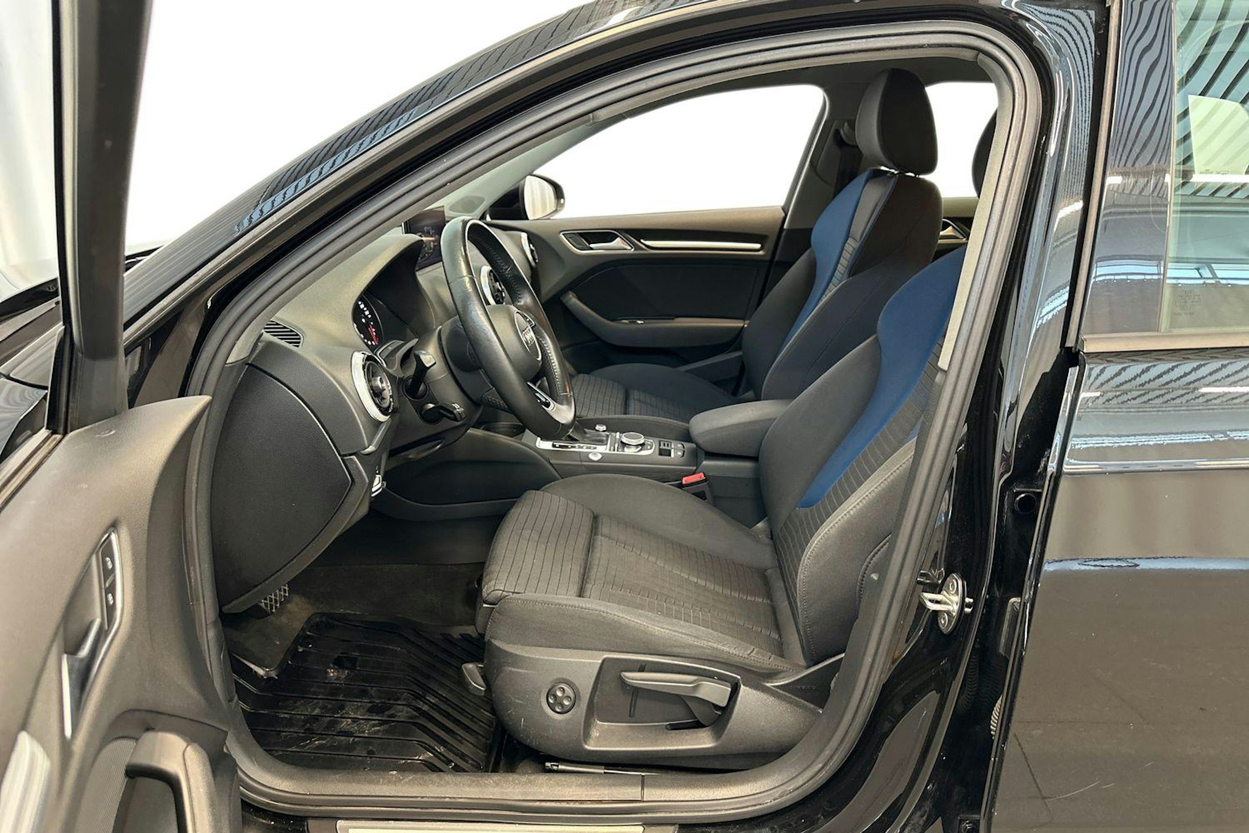 musta Audi A3 2018 kuva 11.