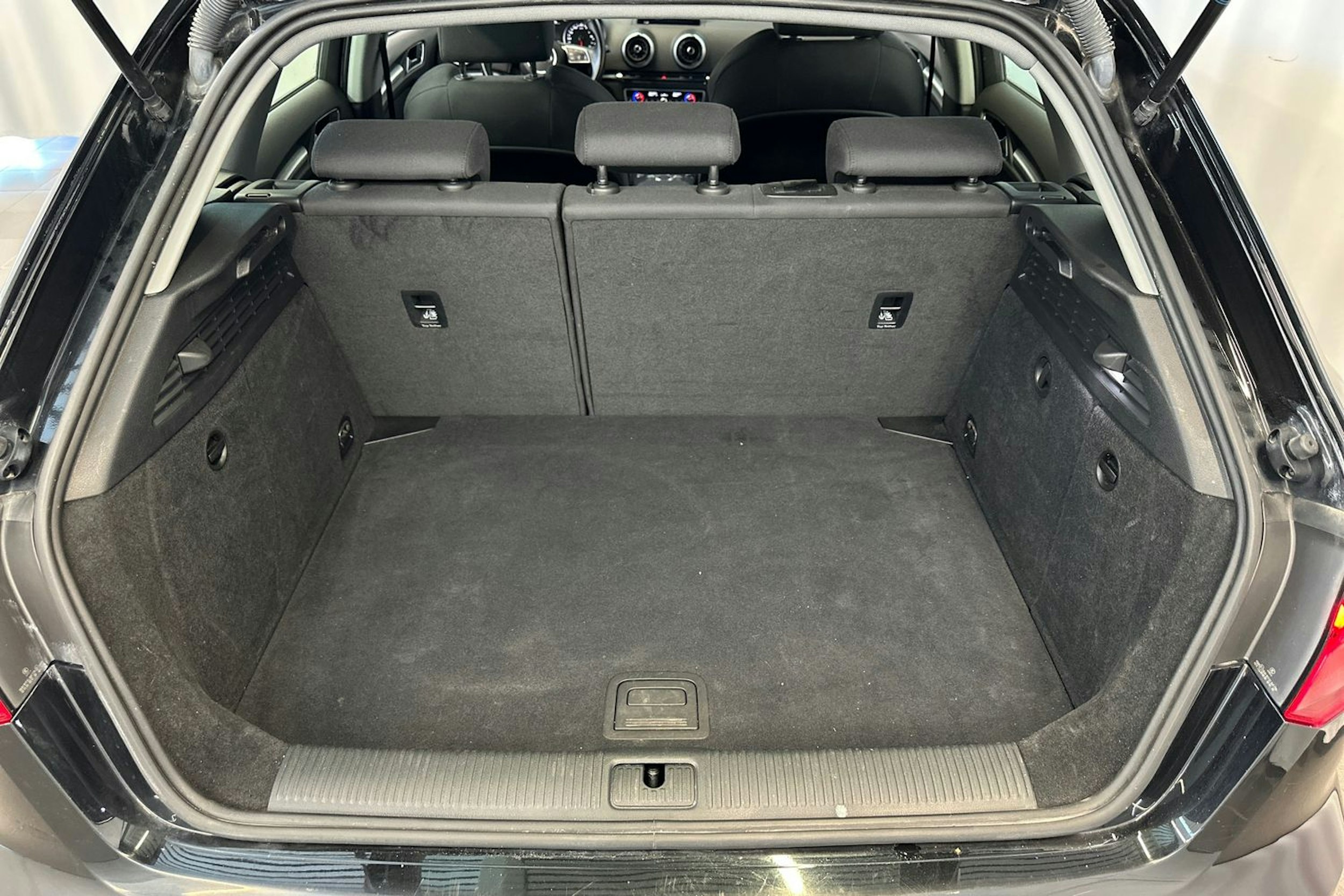 musta Audi A3 2018 kuva 14.