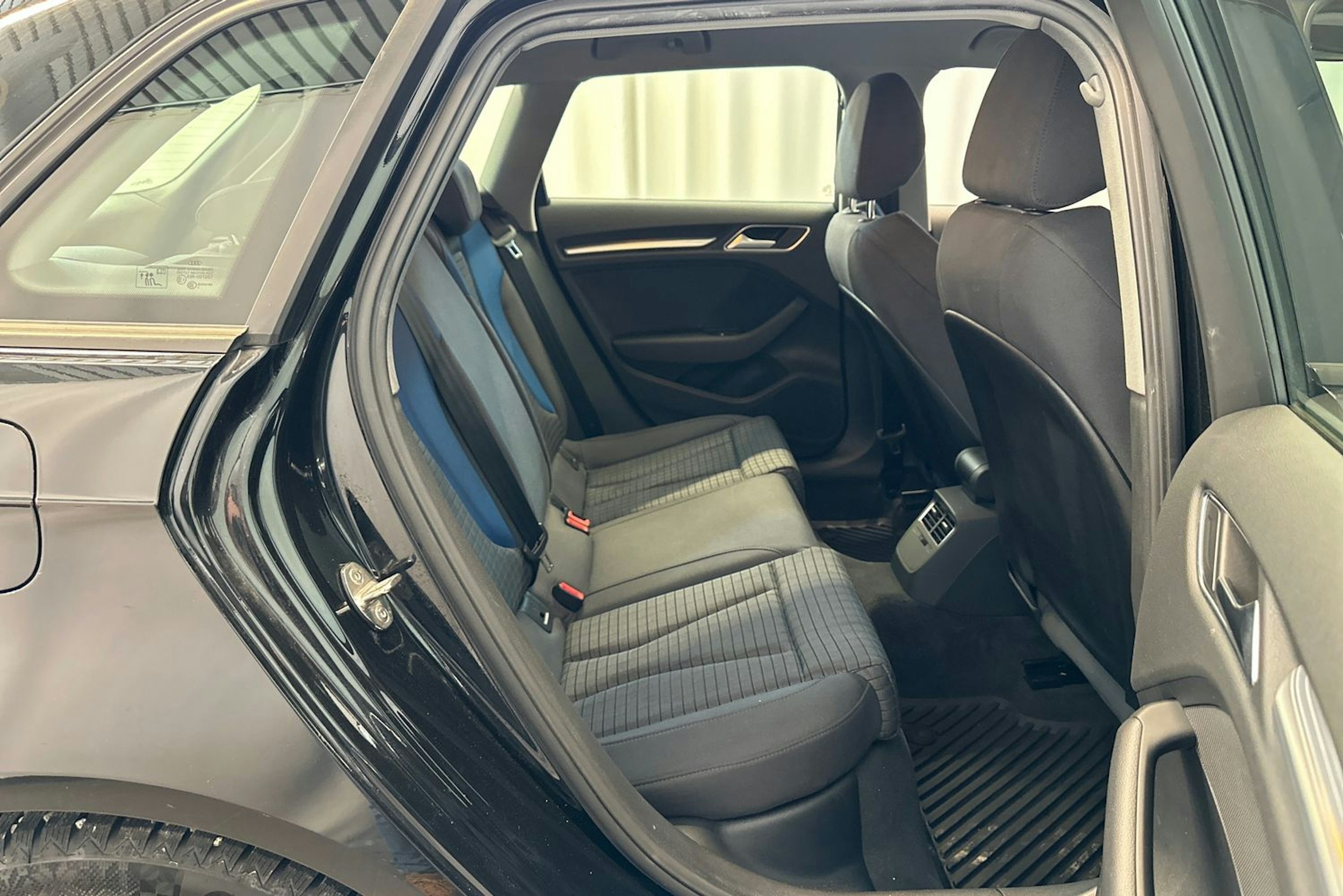 musta Audi A3 2018 kuva 15.