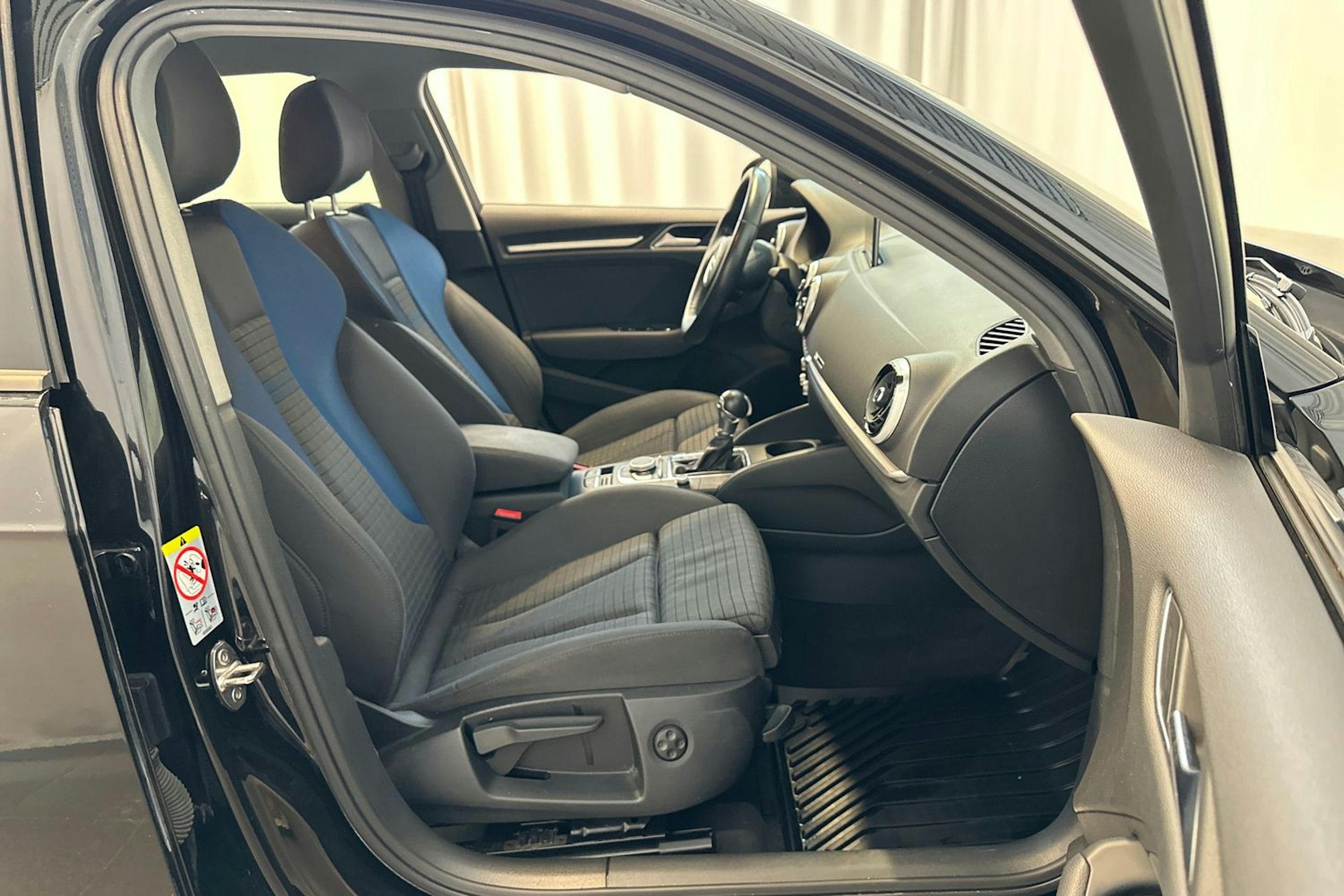 musta Audi A3 2018 kuva 16.