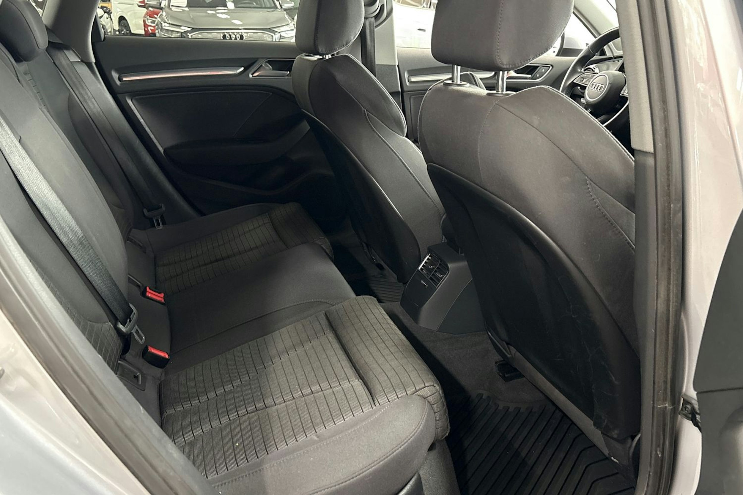 Hopea Audi A3 2018 kuva 29.