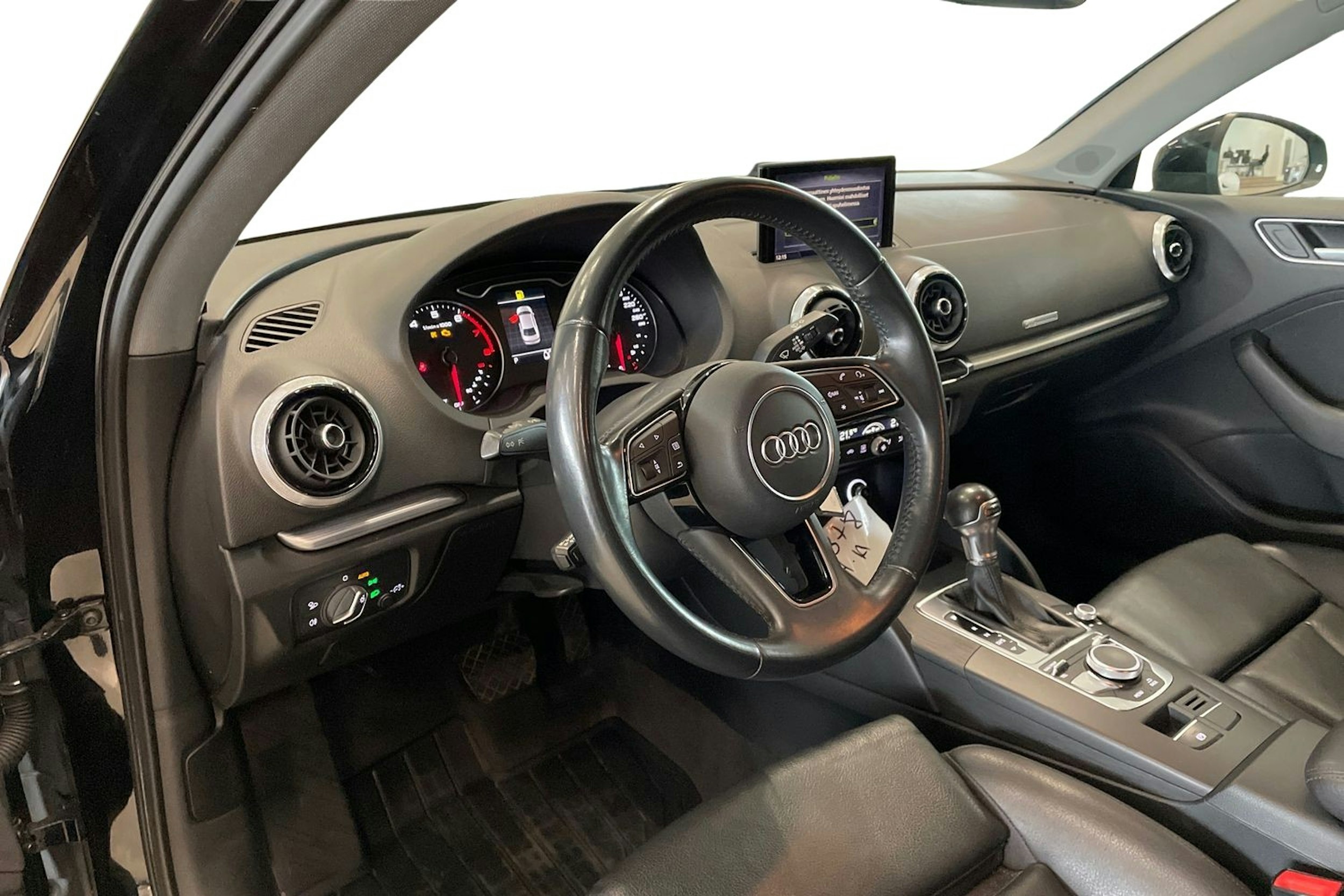 musta Audi A3 2018 kuva 7.