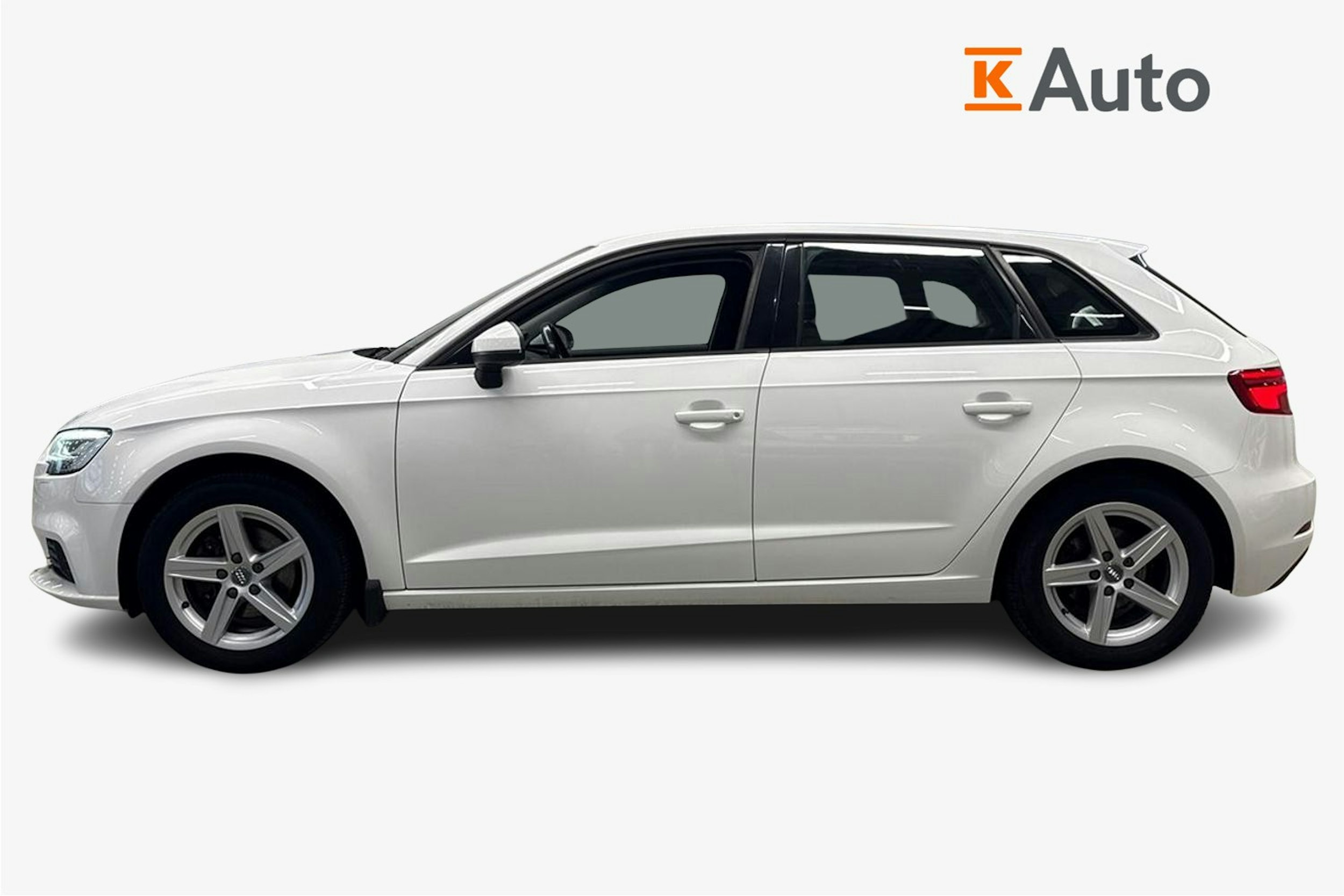 valkoinen Audi A3 2018 kuva 5.