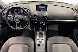 valkoinen Audi A3 2018 kuva 7.